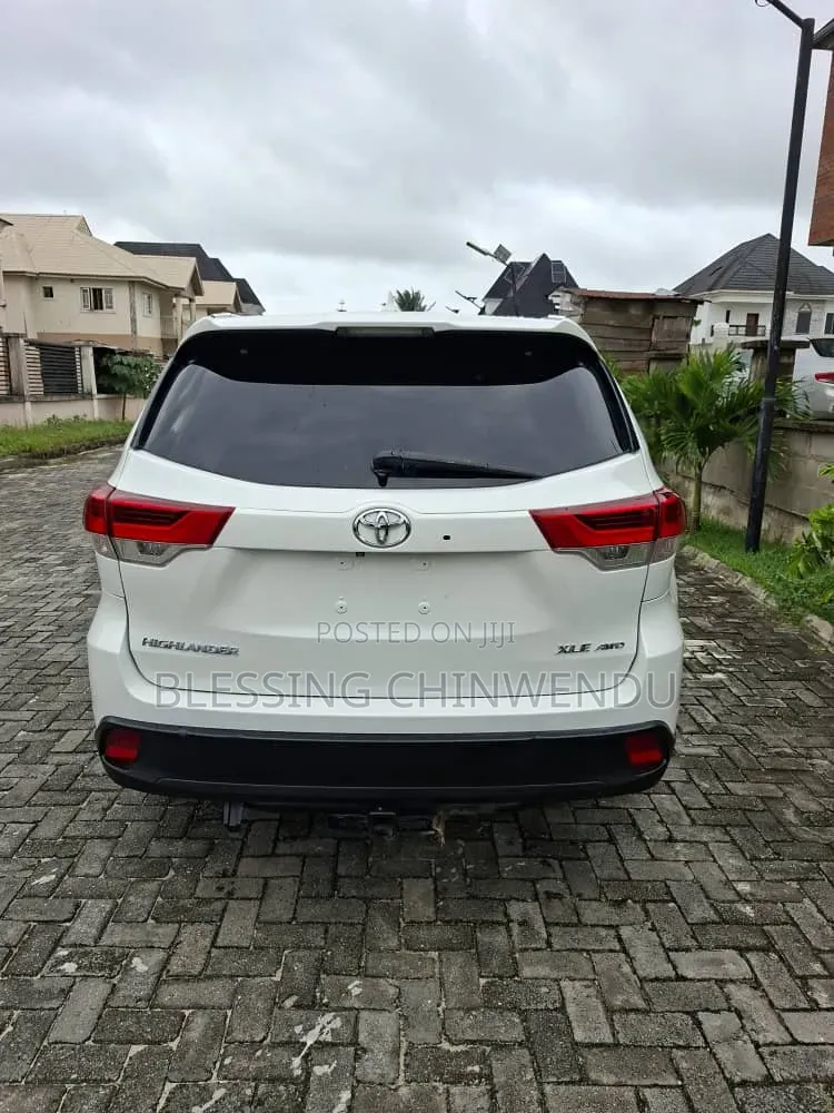Toyota Highlander XLE 4dr SUV AWD (3.5L 6cyl 6A) 2015 White