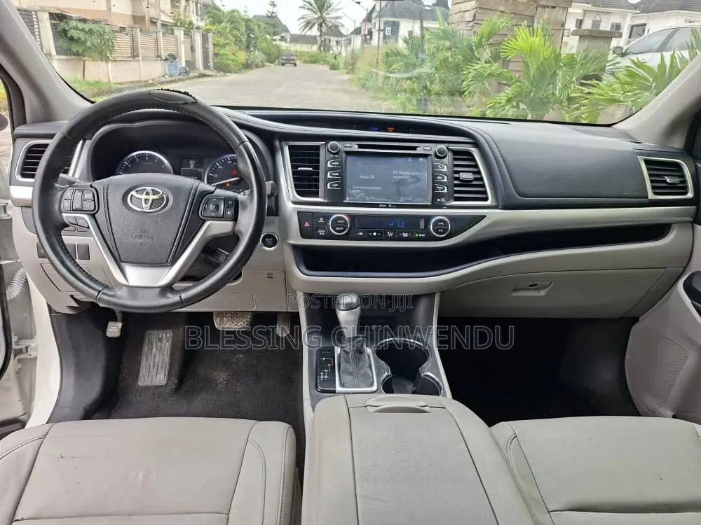 Toyota Highlander XLE 4dr SUV AWD (3.5L 6cyl 6A) 2015 White