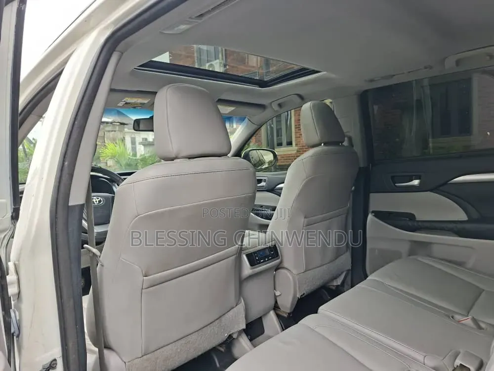 Toyota Highlander XLE 4dr SUV AWD (3.5L 6cyl 6A) 2015 White