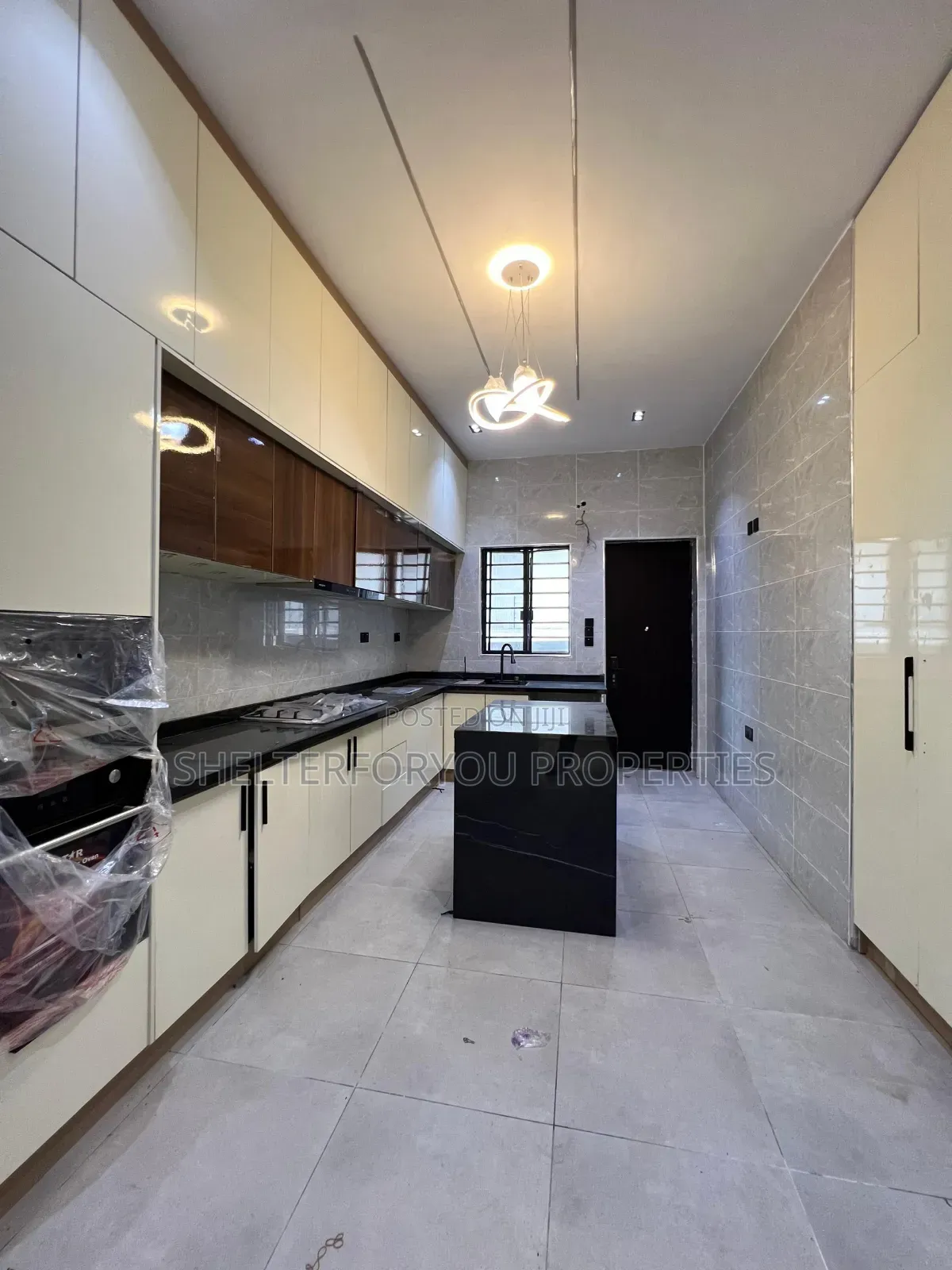 5bdrm Duplex in Lekki Phase 1 for sale