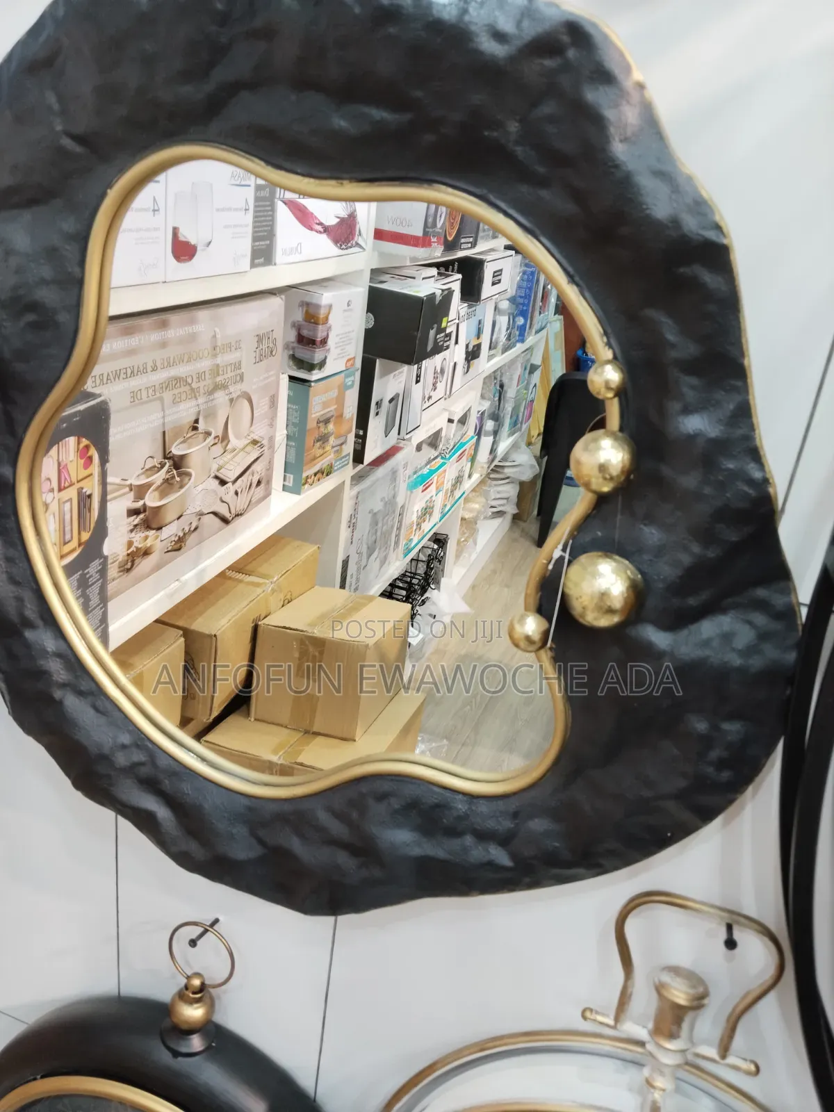 24SMA0831 – 29.25 × 31.25 × 3.75 Mirror