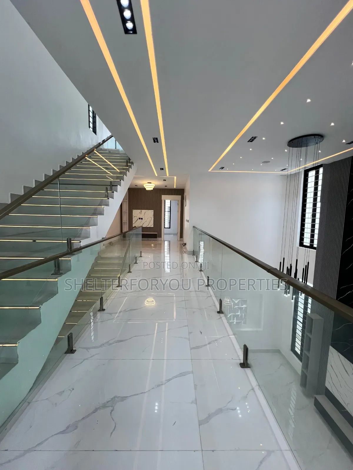 5bdrm Duplex in Chevron for sale