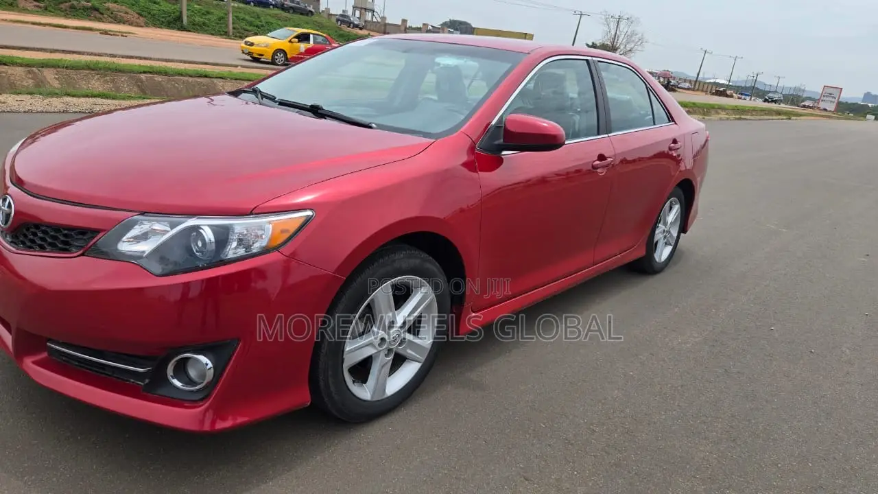 Toyota Camry SE 4dr Sedan (2.5L 4cyl 6A) 2013 Red