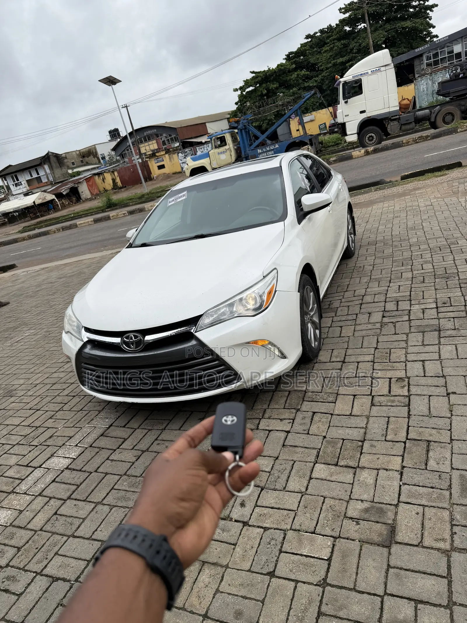 Toyota Camry XLE 4dr Sedan (3.5L 6cyl 6A) 2015 White
