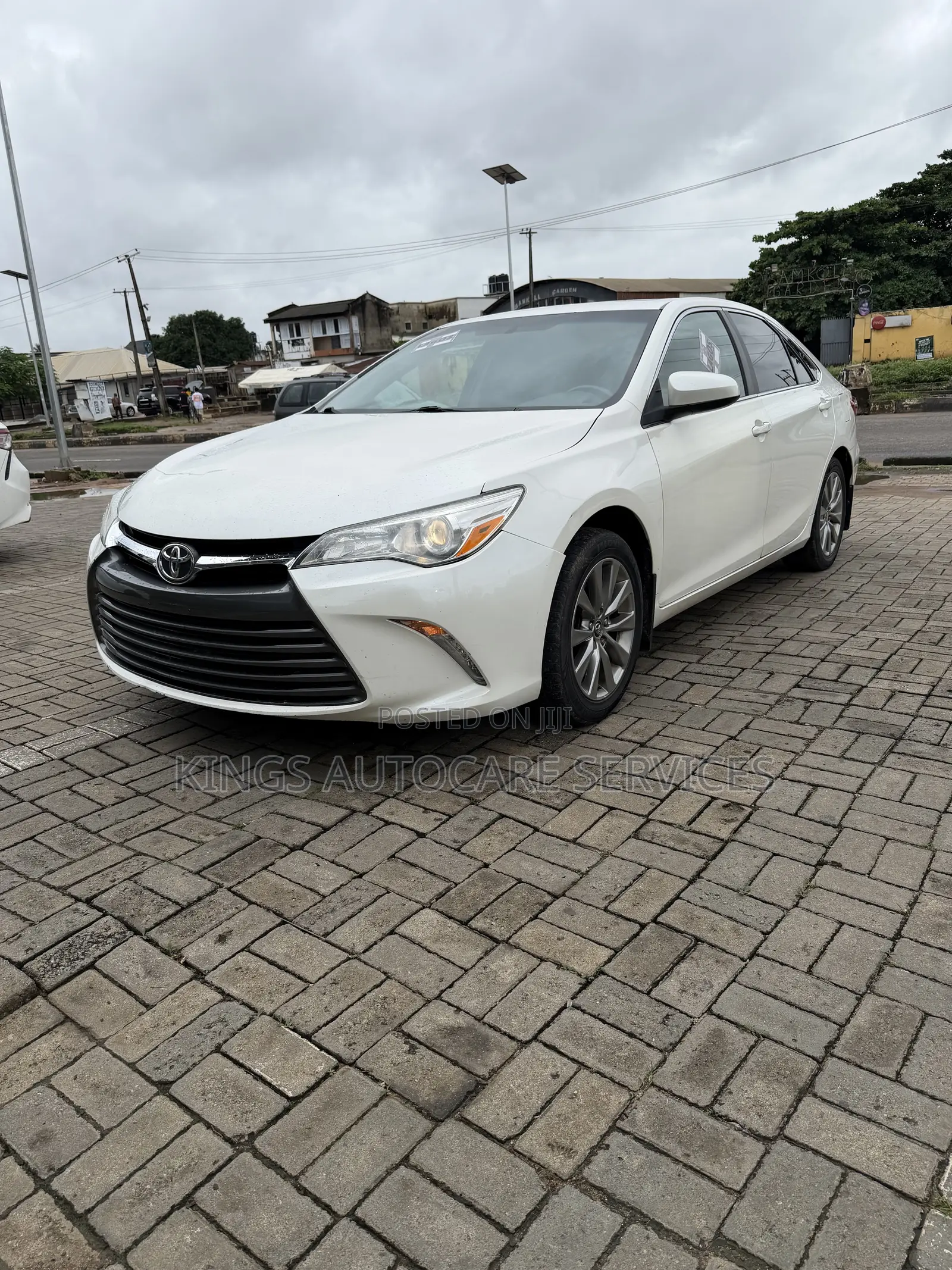 Toyota Camry XLE 4dr Sedan (3.5L 6cyl 6A) 2015 White