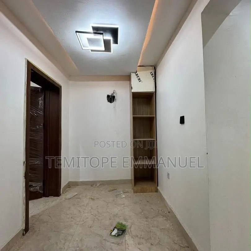 Furnished 4bdrm Duplex in Surulere for sale