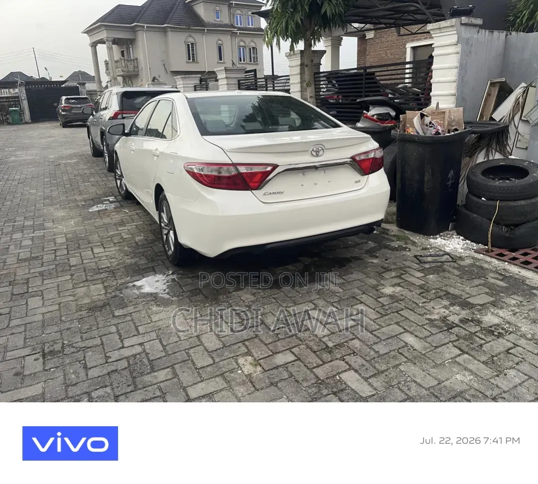 Toyota Camry SE 4dr Sedan (2.5L 4cyl 6A) 2015 White
