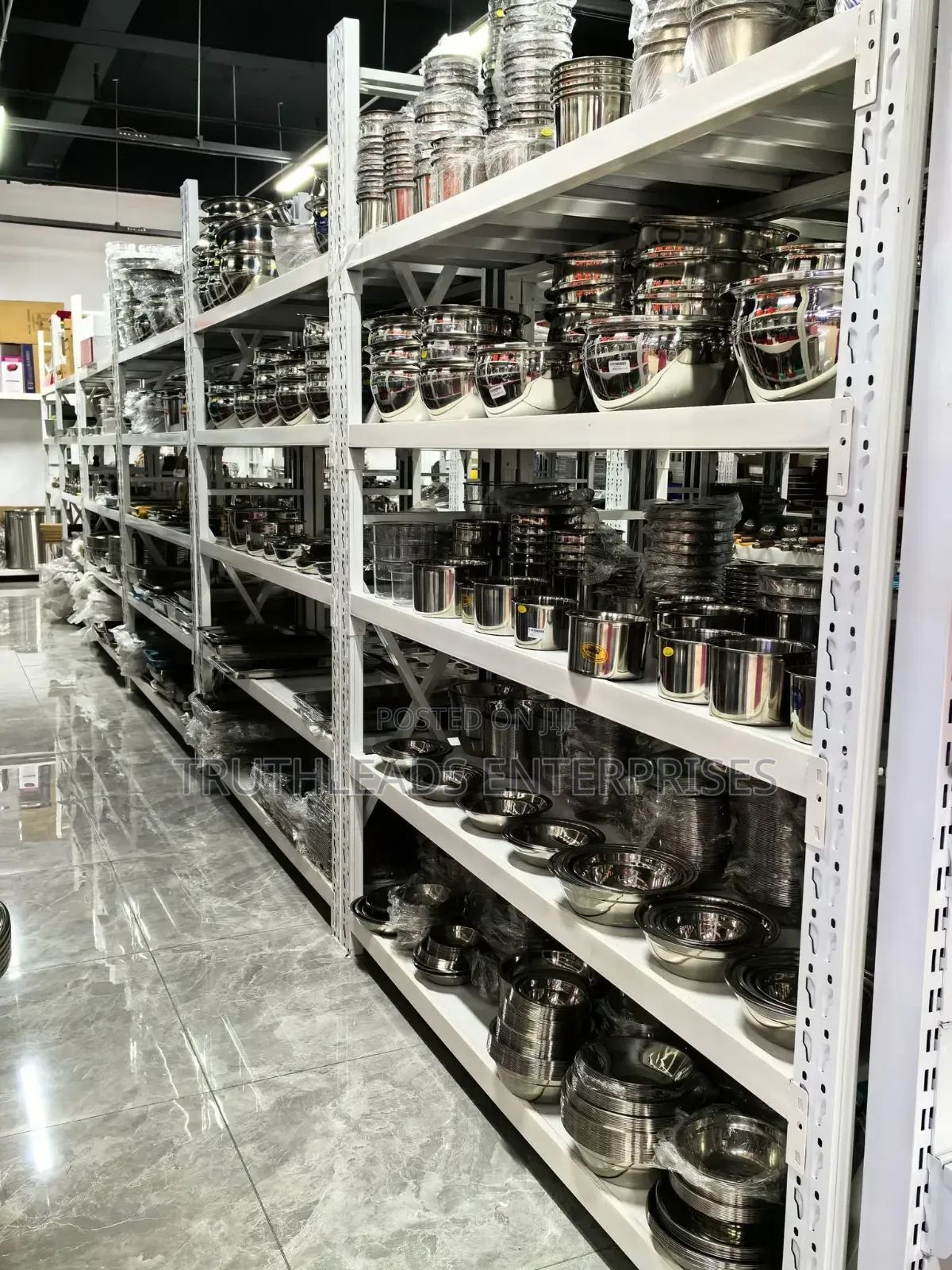 Leading Display and Storage Stand