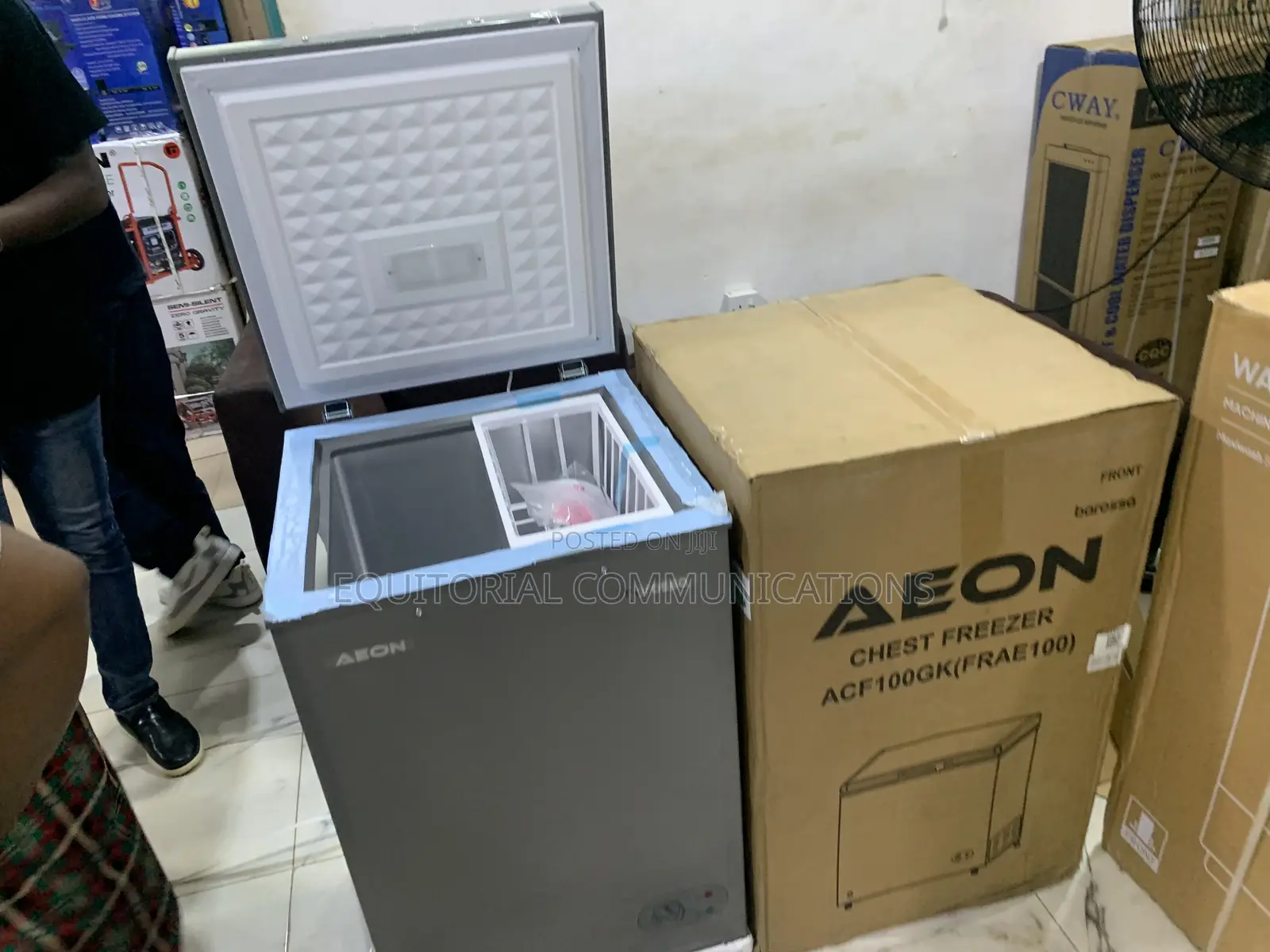 AEON 100L Chest Freezer With LED Lamp