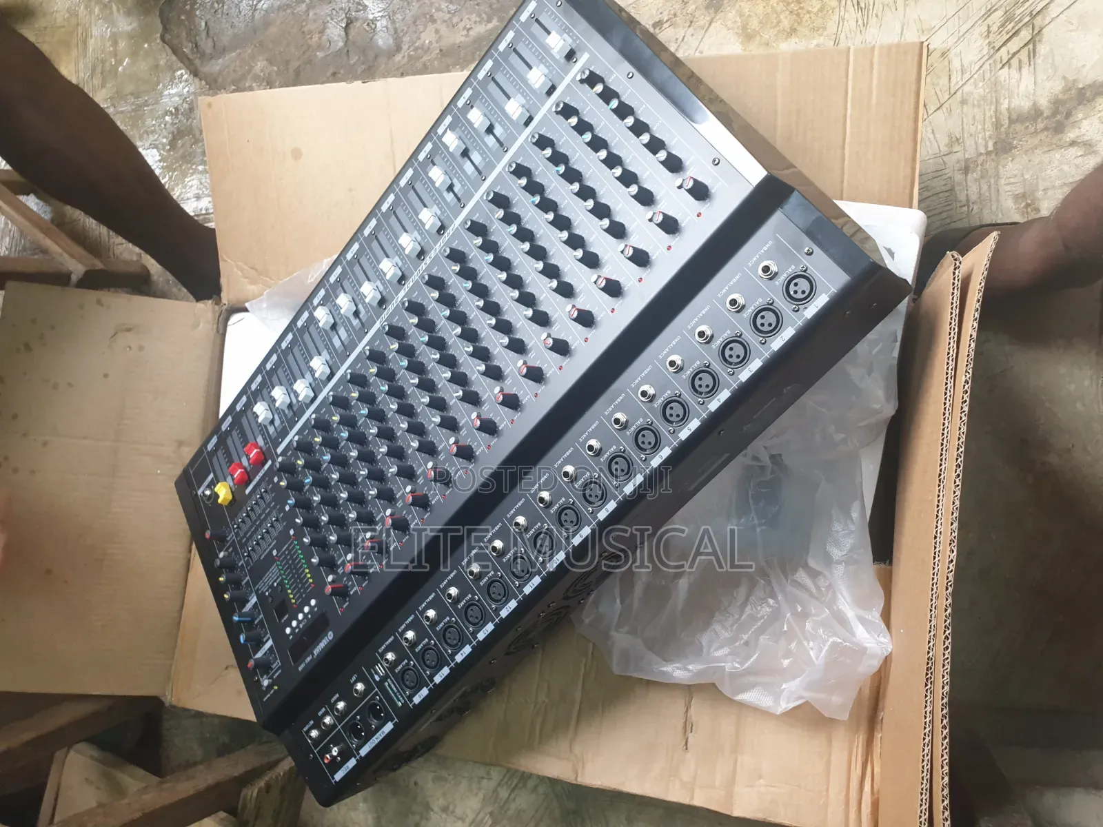 Yamaha 16 Channel Mixer With Effect, Eq, USB and Phantom Power