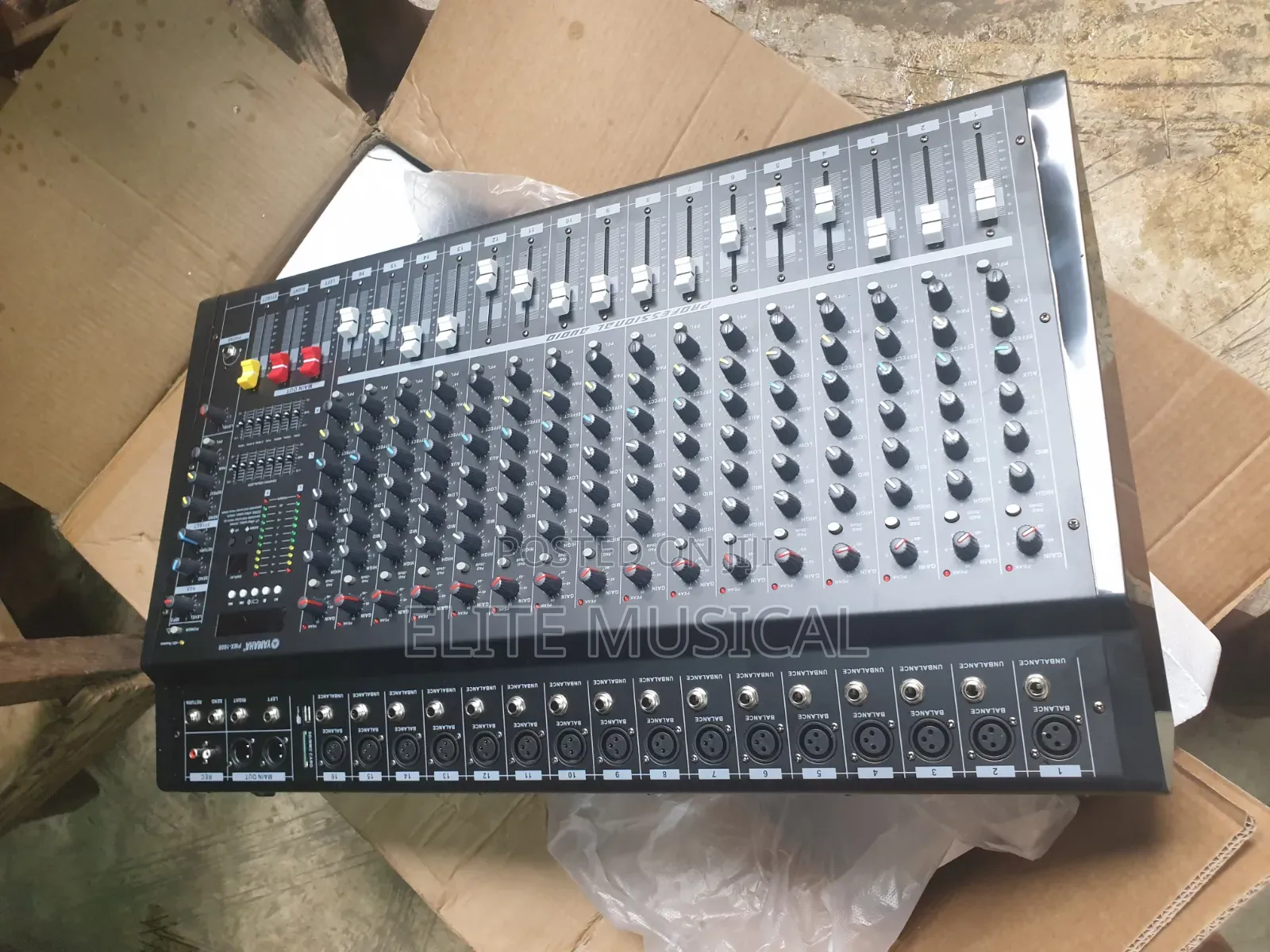 Yamaha 16 Channel Mixer With Effect, Eq, USB and Phantom Power