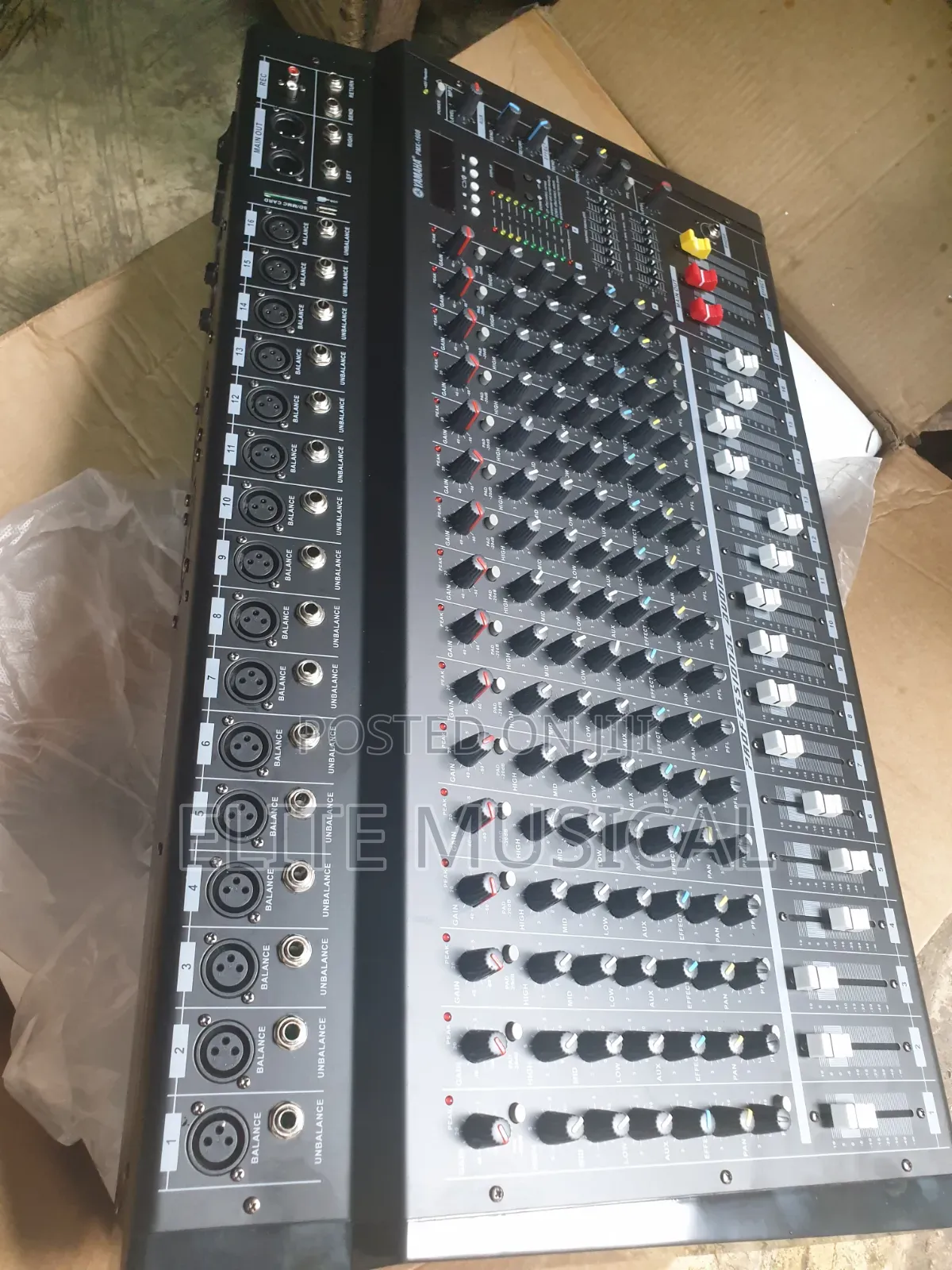 Yamaha 16 Channel Mixer With Effect, Eq, USB and Phantom Power