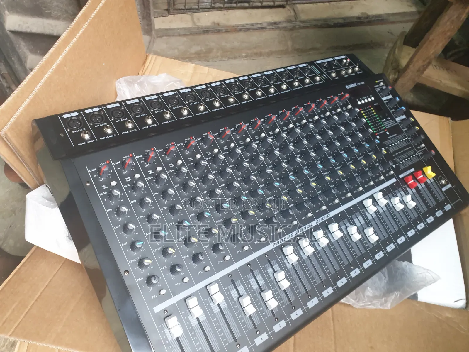 Yamaha 16 Channel Mixer With Effect, Eq, USB and Phantom Power