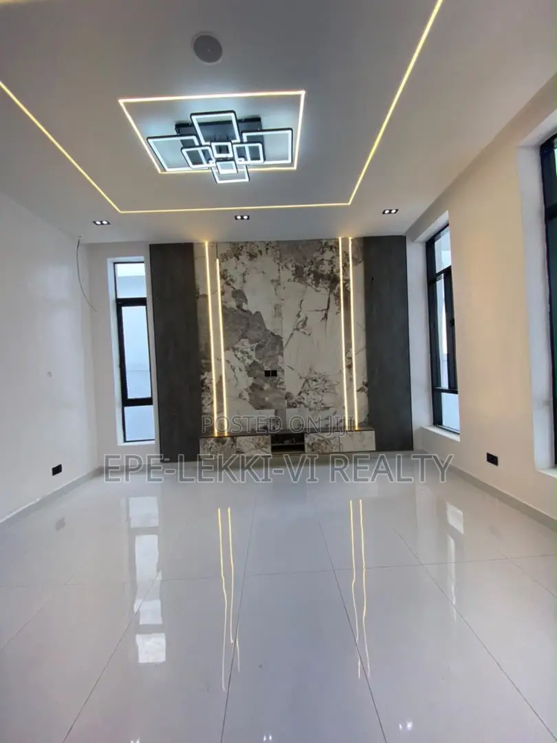 4bdrm Duplex in Lekki for rent