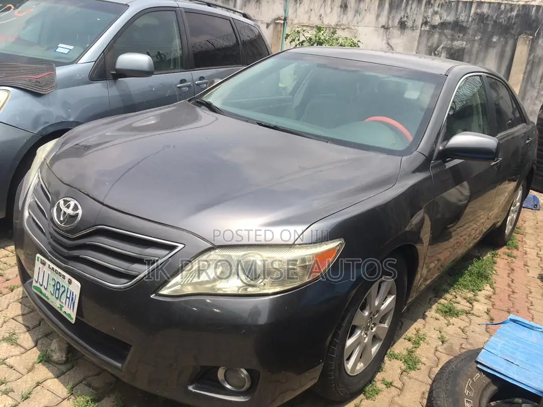 Toyota Camry 2010 Gray
