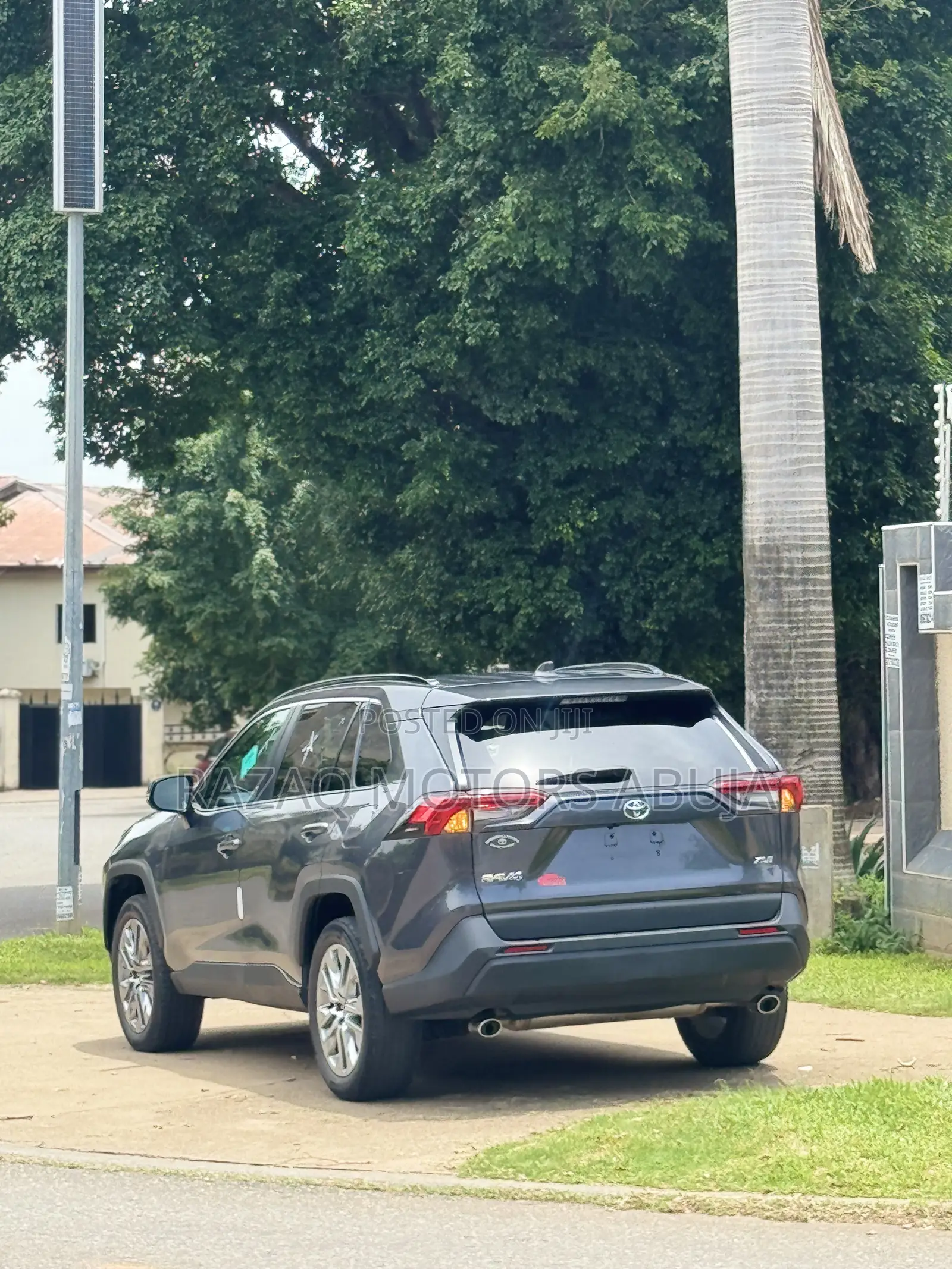 Toyota RAV4 XLE Premium 2022 Gray