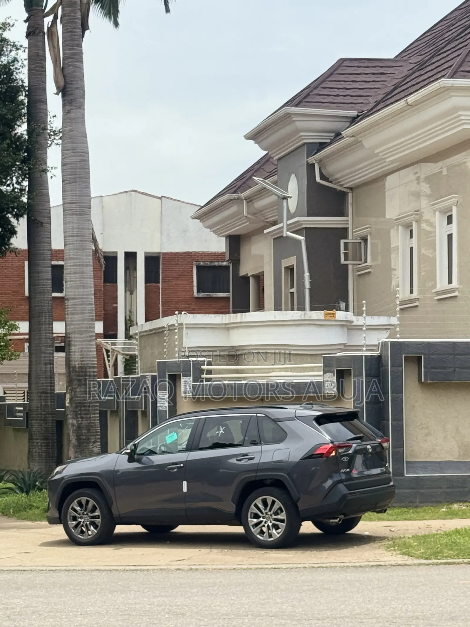 Toyota RAV4 XLE Premium 2022 Gray