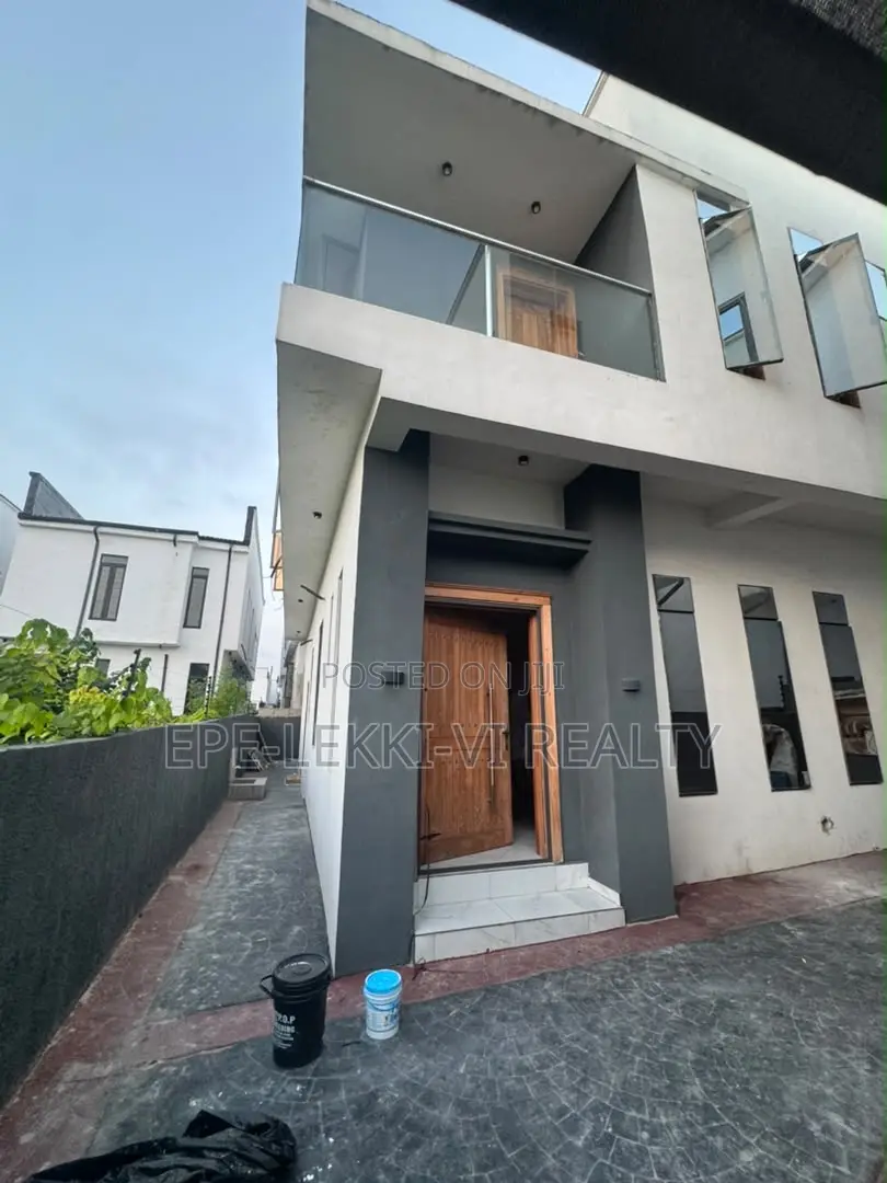 4bdrm Duplex in Lekki for rent