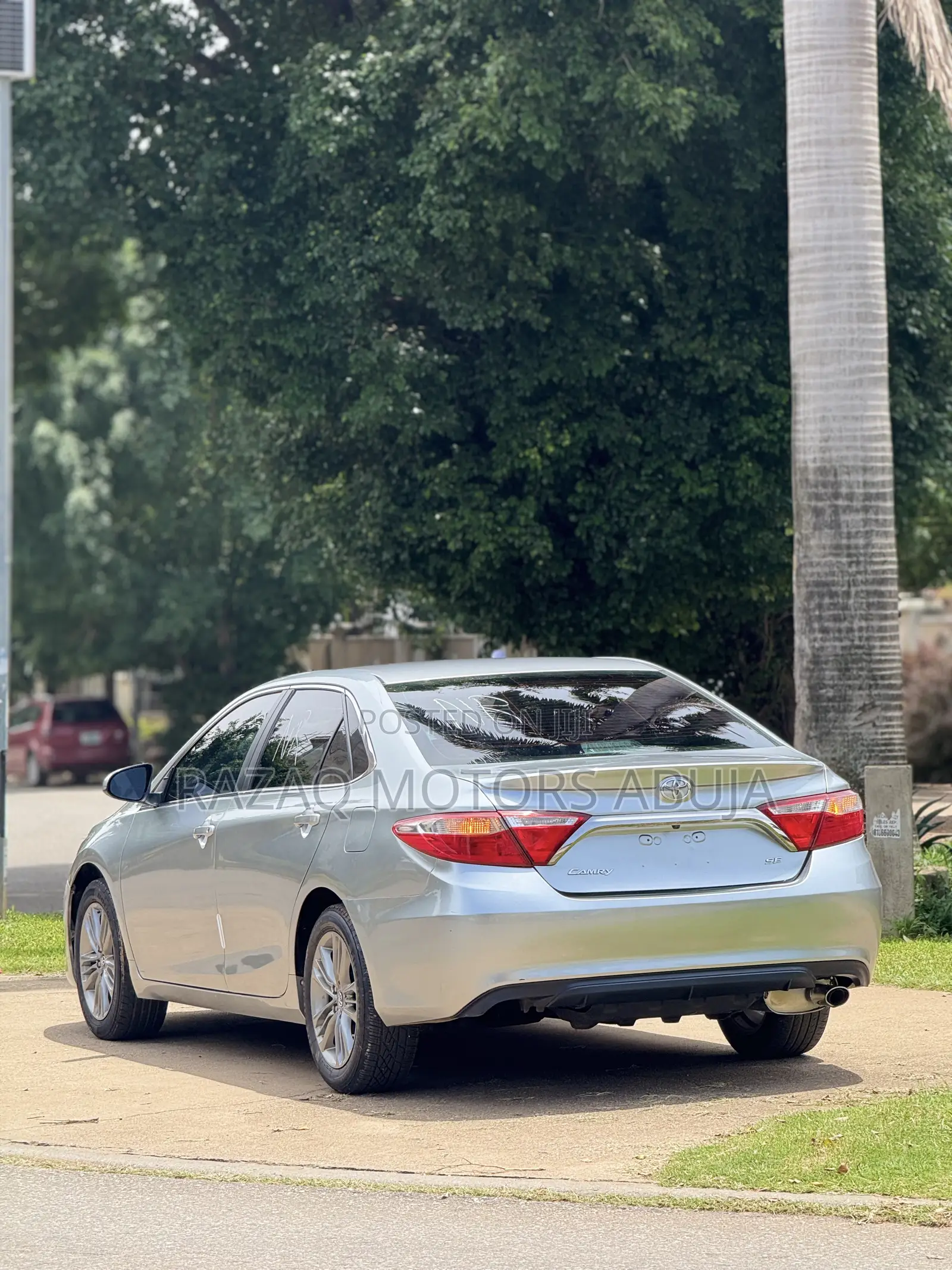 Toyota Camry SE 4dr Sedan (2.5L 4cyl 6A) 2015 Silver