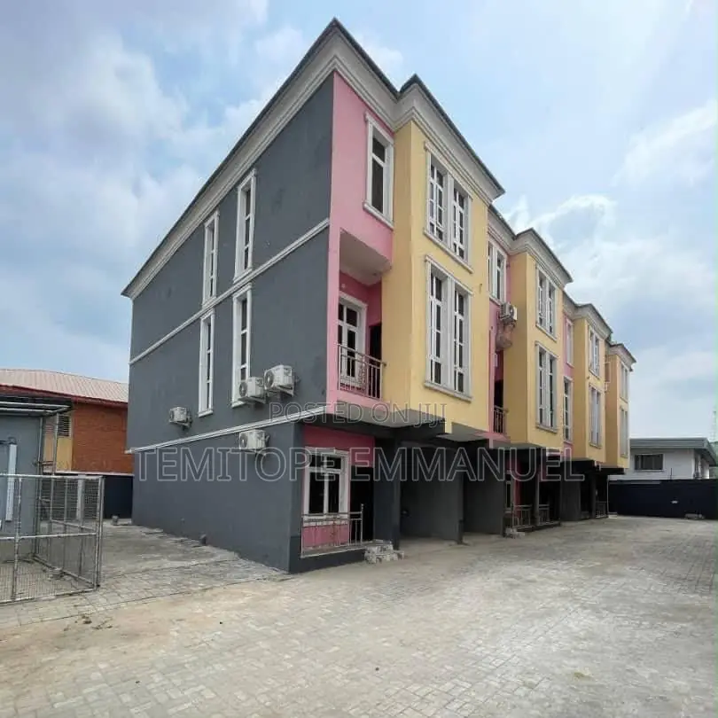 Furnished 4bdrm Duplex in Yaba for sale