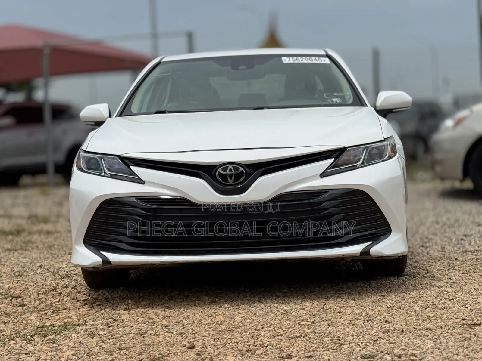 Toyota Camry LE (2.5L 4cyl 8A) 2019 White