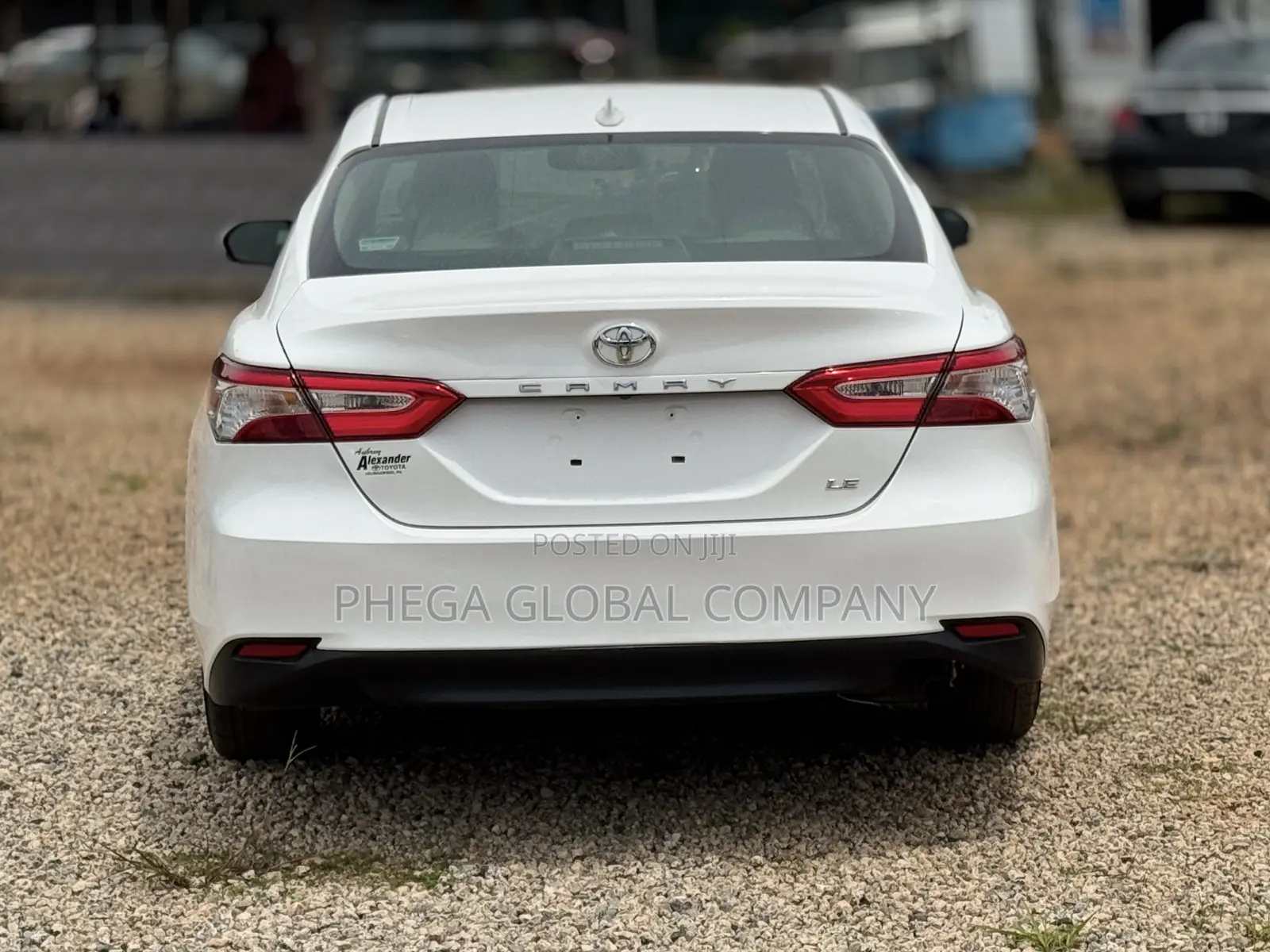 Toyota Camry LE (2.5L 4cyl 8A) 2019 White
