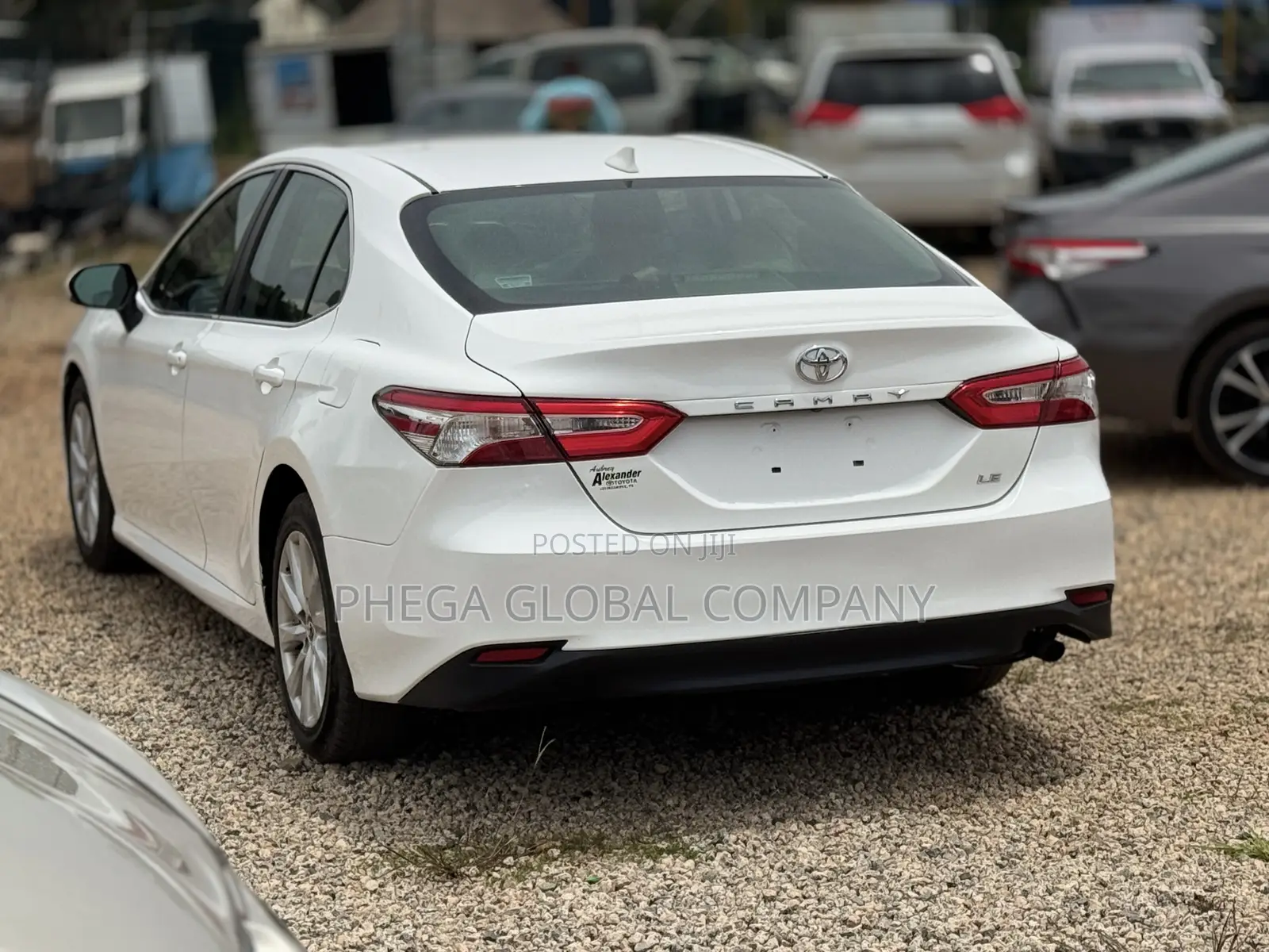 Toyota Camry LE (2.5L 4cyl 8A) 2019 White