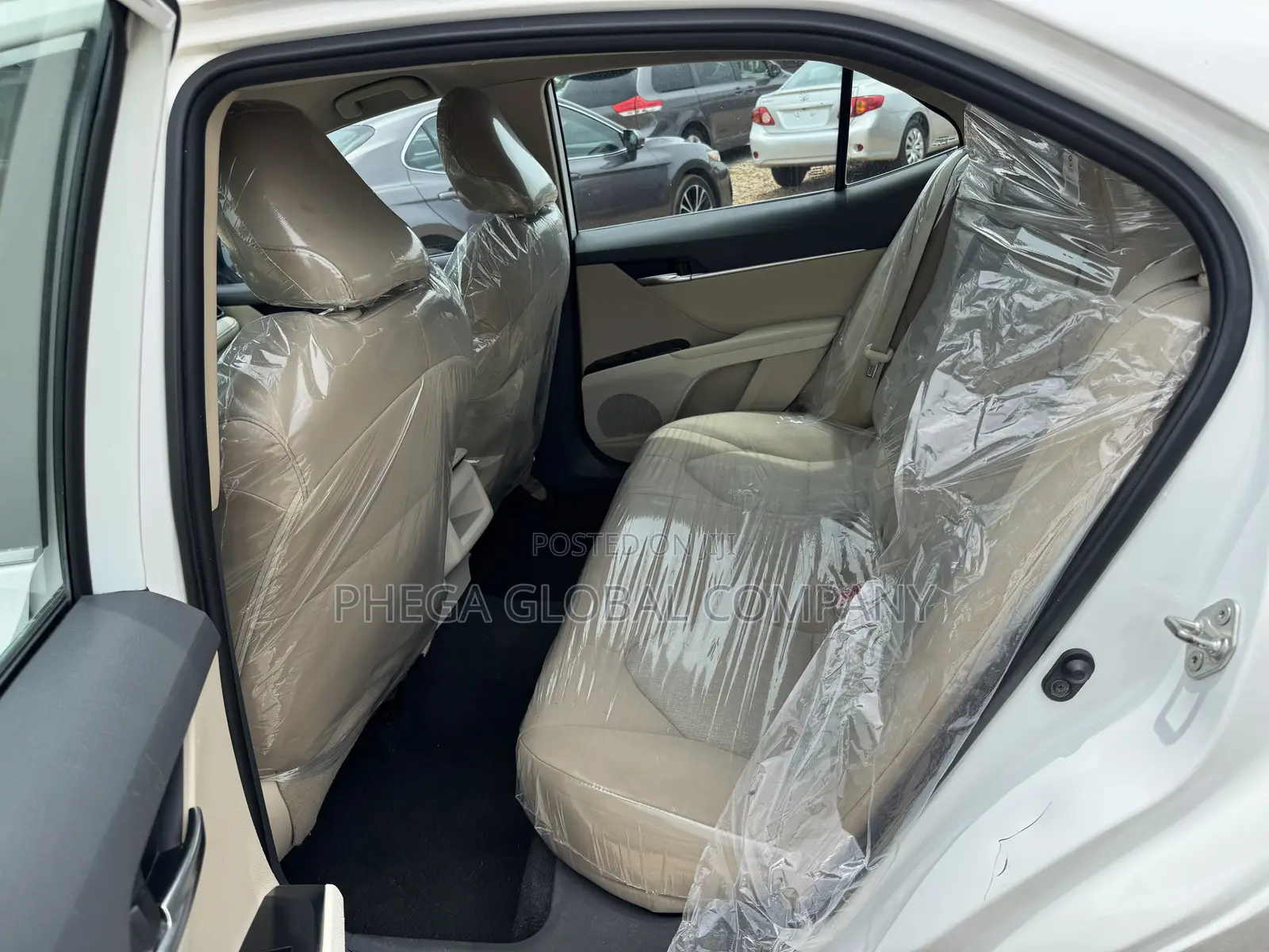 Toyota Camry LE (2.5L 4cyl 8A) 2019 White