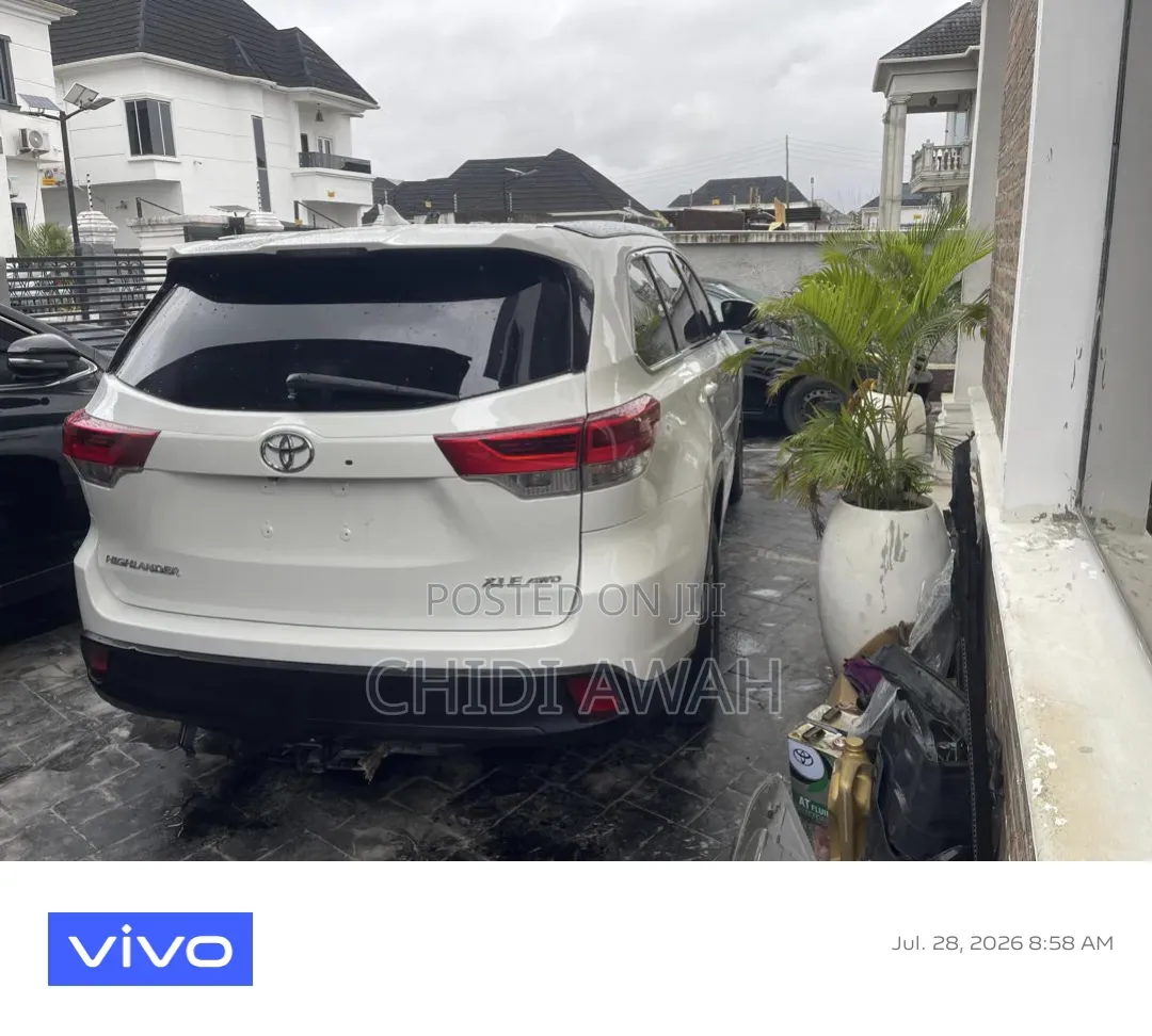 Toyota Highlander XLE 4dr SUV AWD (3.5L 6cyl 6A) 2015 White