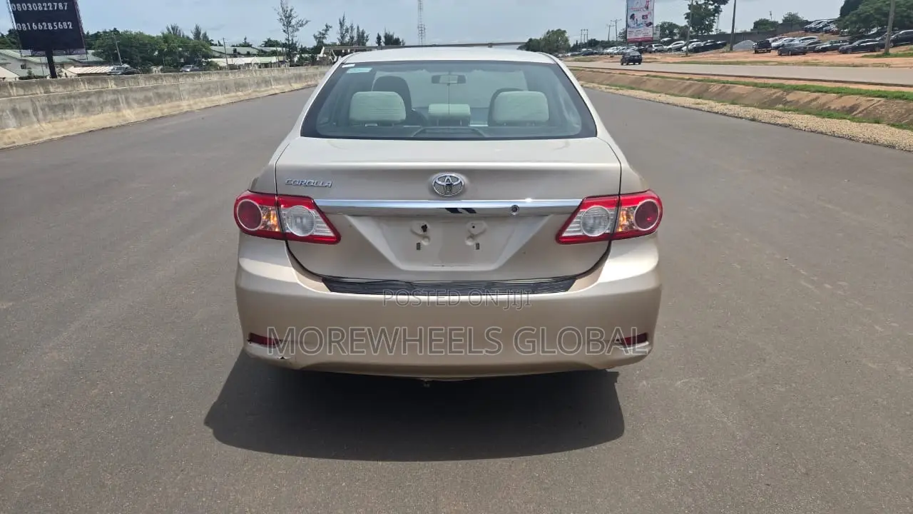 Toyota Corolla LE 4dr Sedan (1.8L 4cyl 4A) 2012 Gold