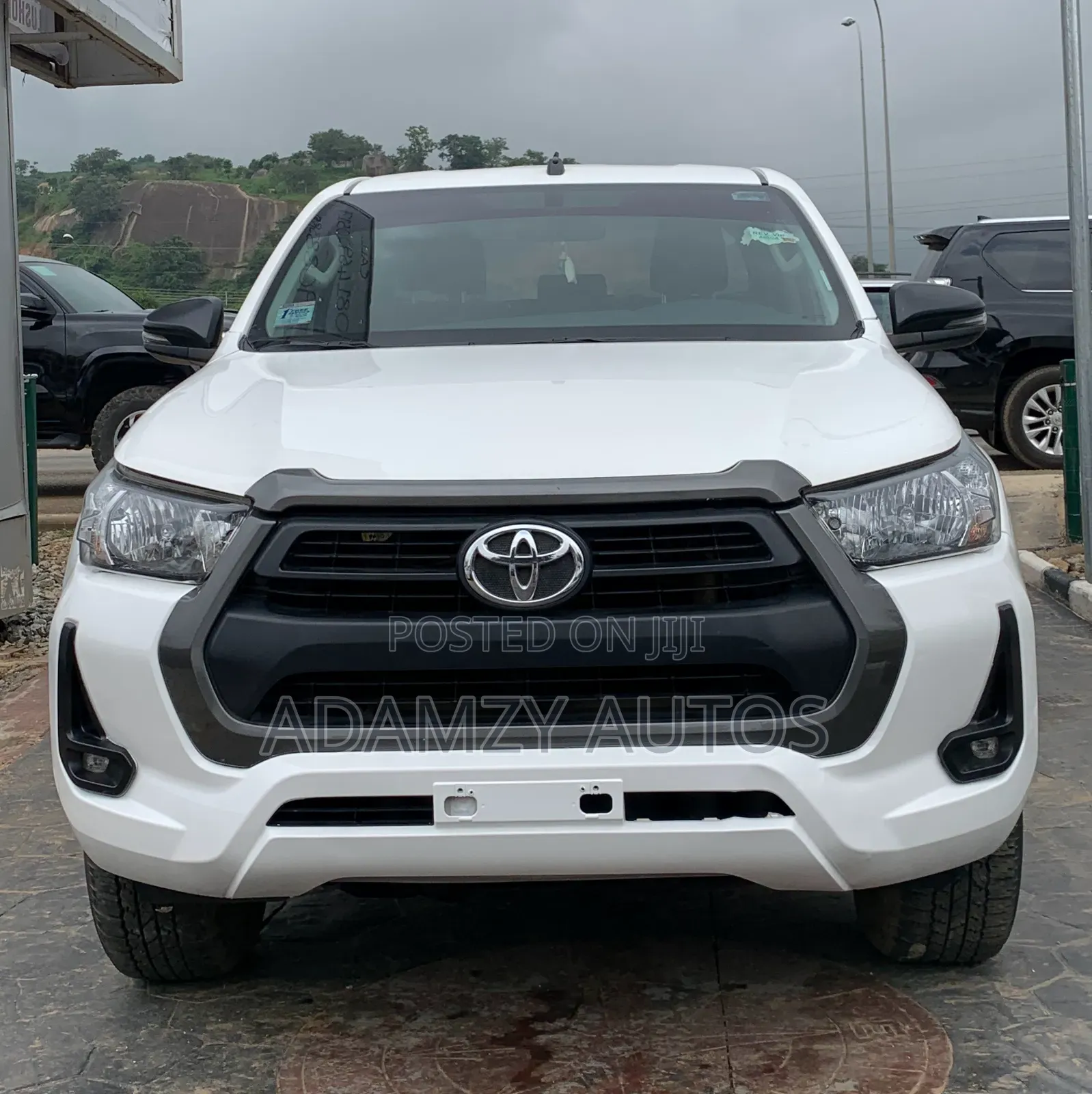 Toyota Hilux 2024 White