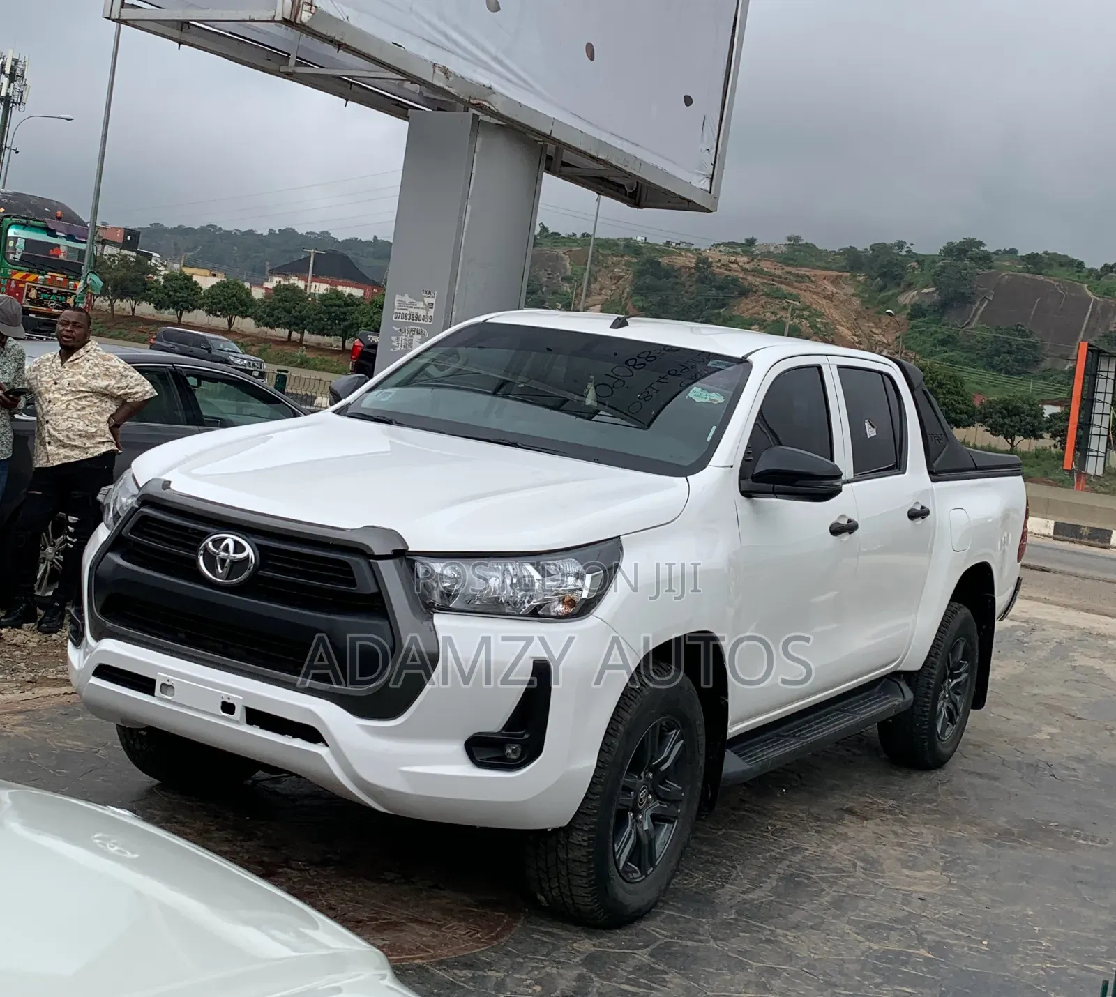Toyota Hilux 2024 White