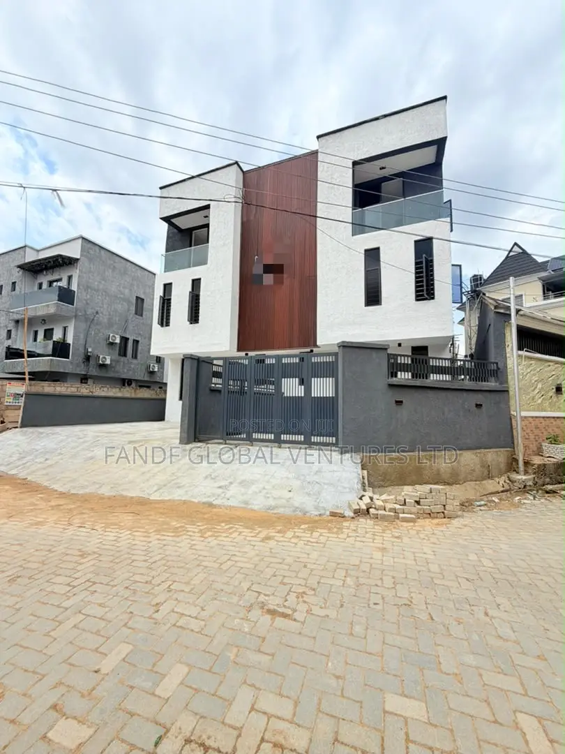 4bdrm Duplex in Gbagada for sale