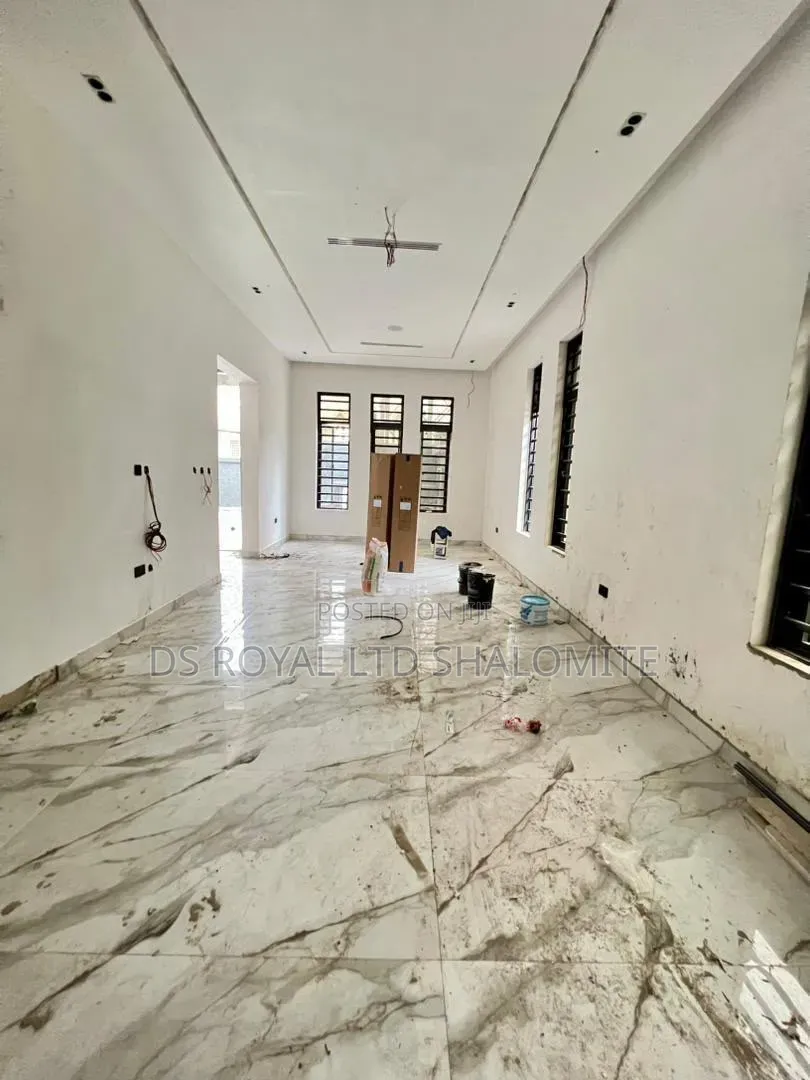 6bdrm Duplex in Ademola Adetokunbo for sale