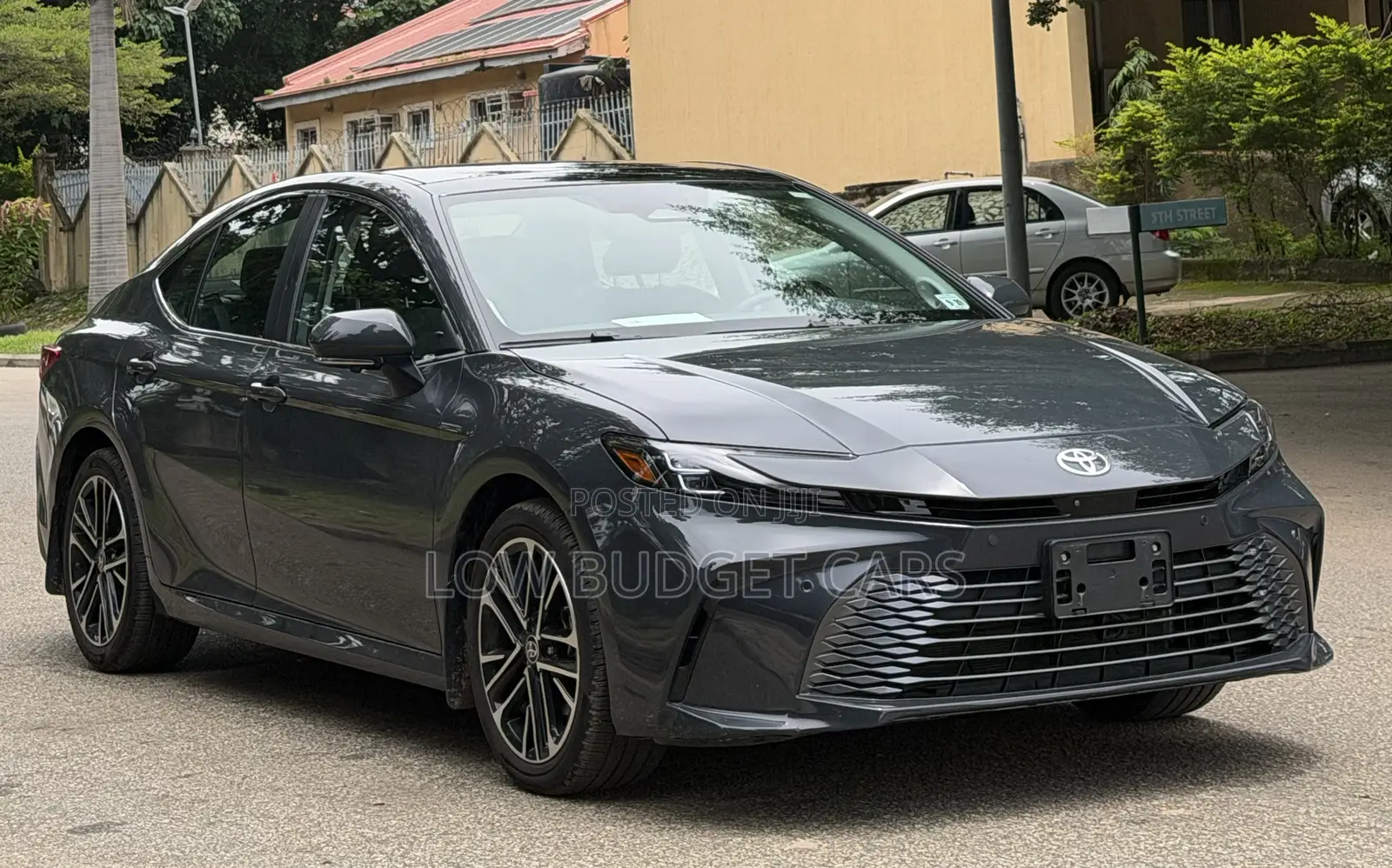 Toyota Camry XLE 2025 Gray