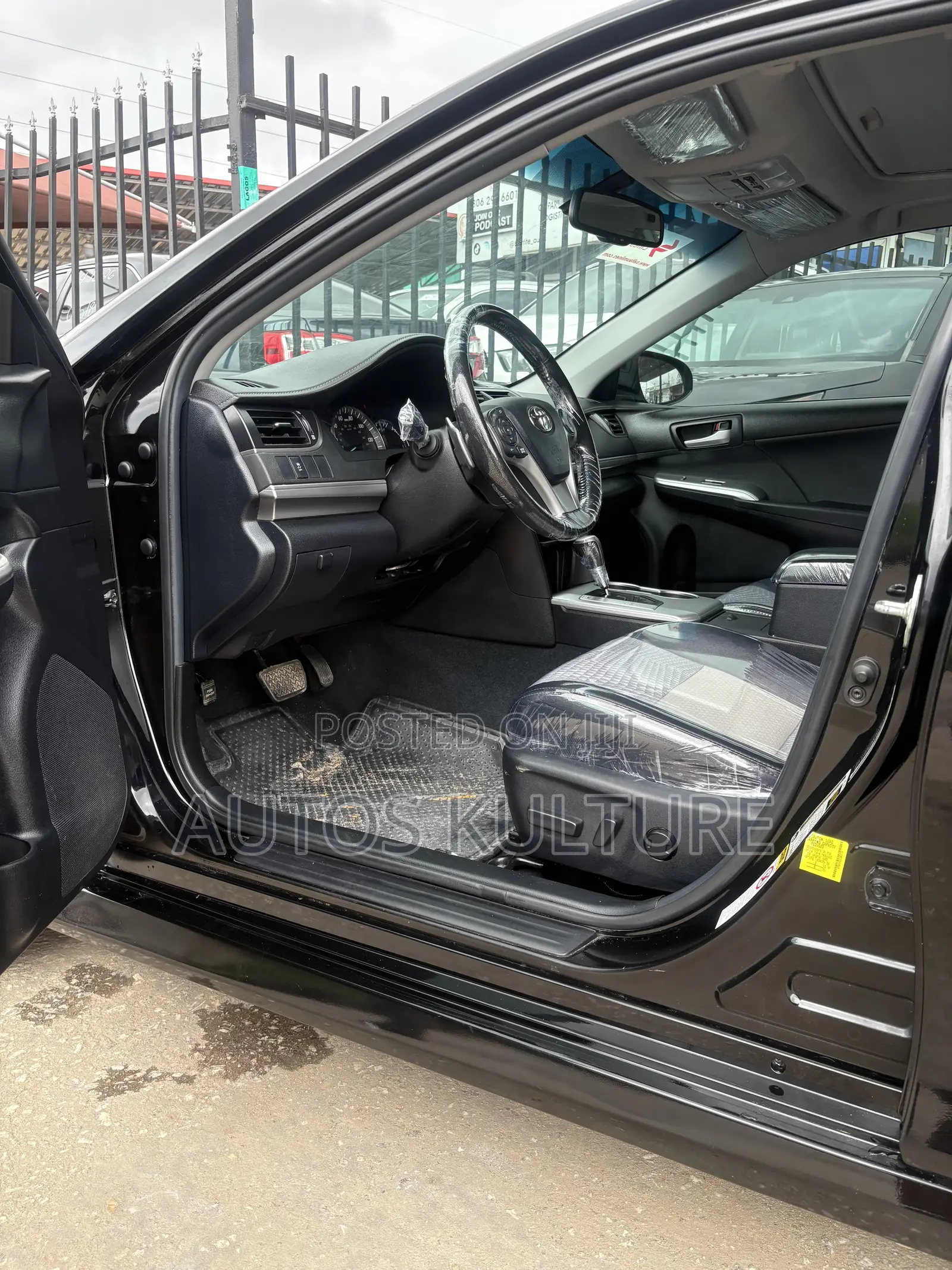 Toyota Camry SE 4dr Sedan (2.5L 4cyl 6A) 2012 Black