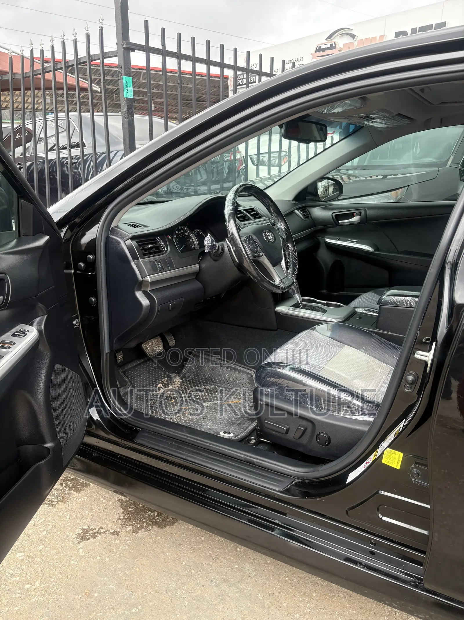 Toyota Camry SE 4dr Sedan (2.5L 4cyl 6A) 2012 Black