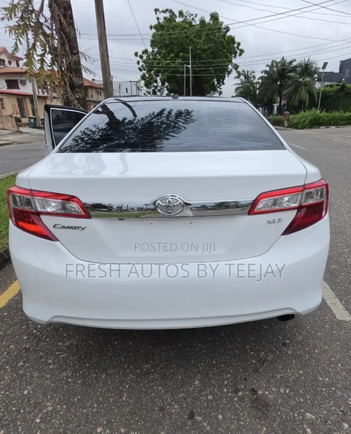 Toyota Camry XLE 4dr Sedan (2.5L 4cyl 6A) 2014 White