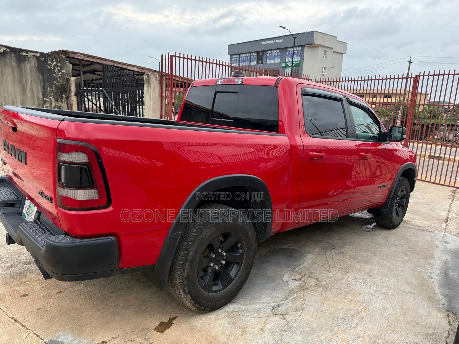 RAM 1500 2021 Red