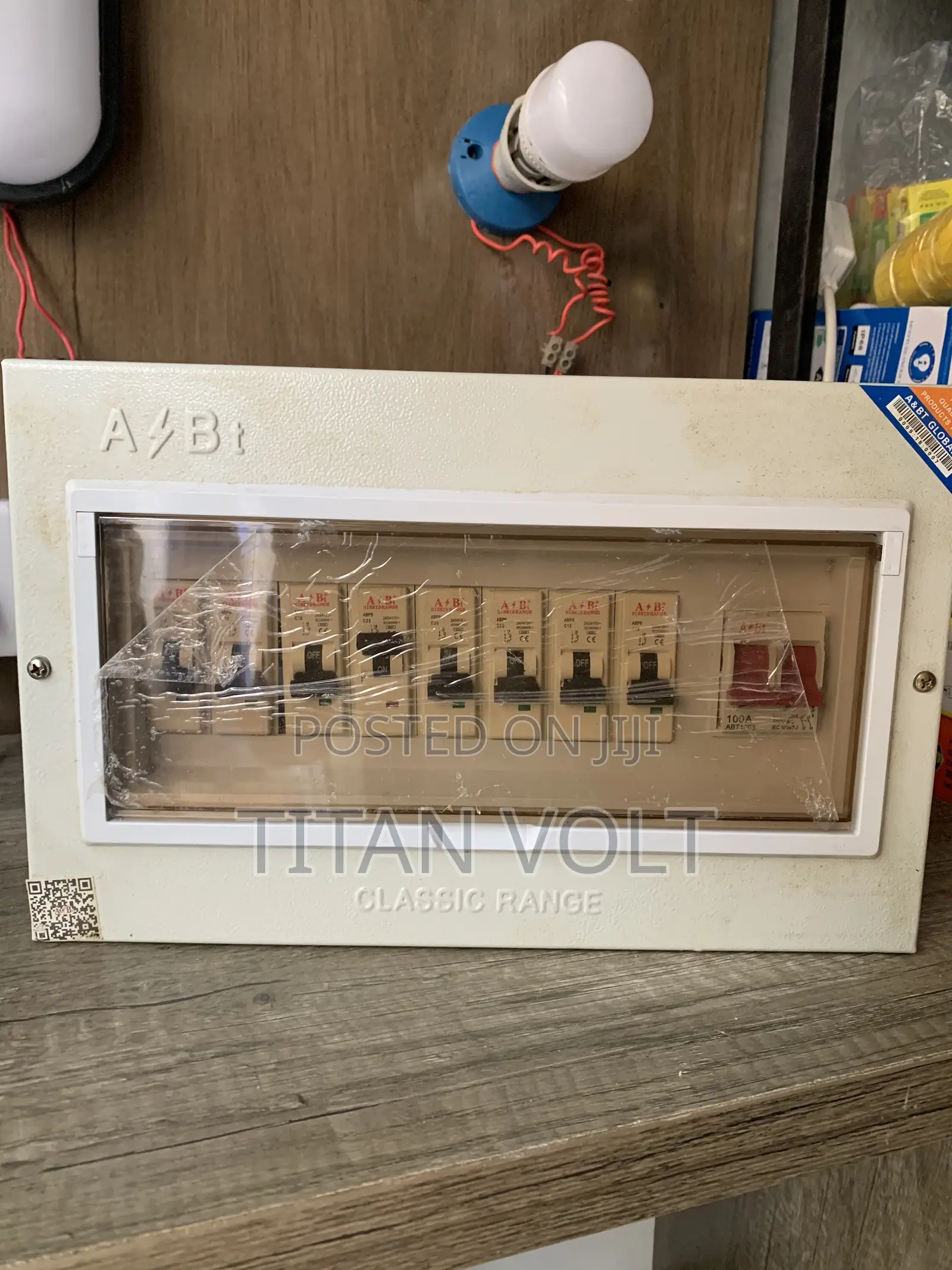 8 Way / 8 Branch Single Phase Distribution Board