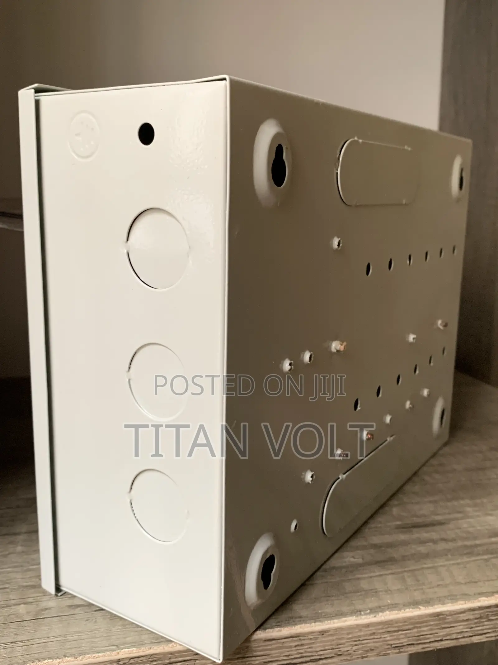 8 Way / 8 Branch Single Phase Distribution Board