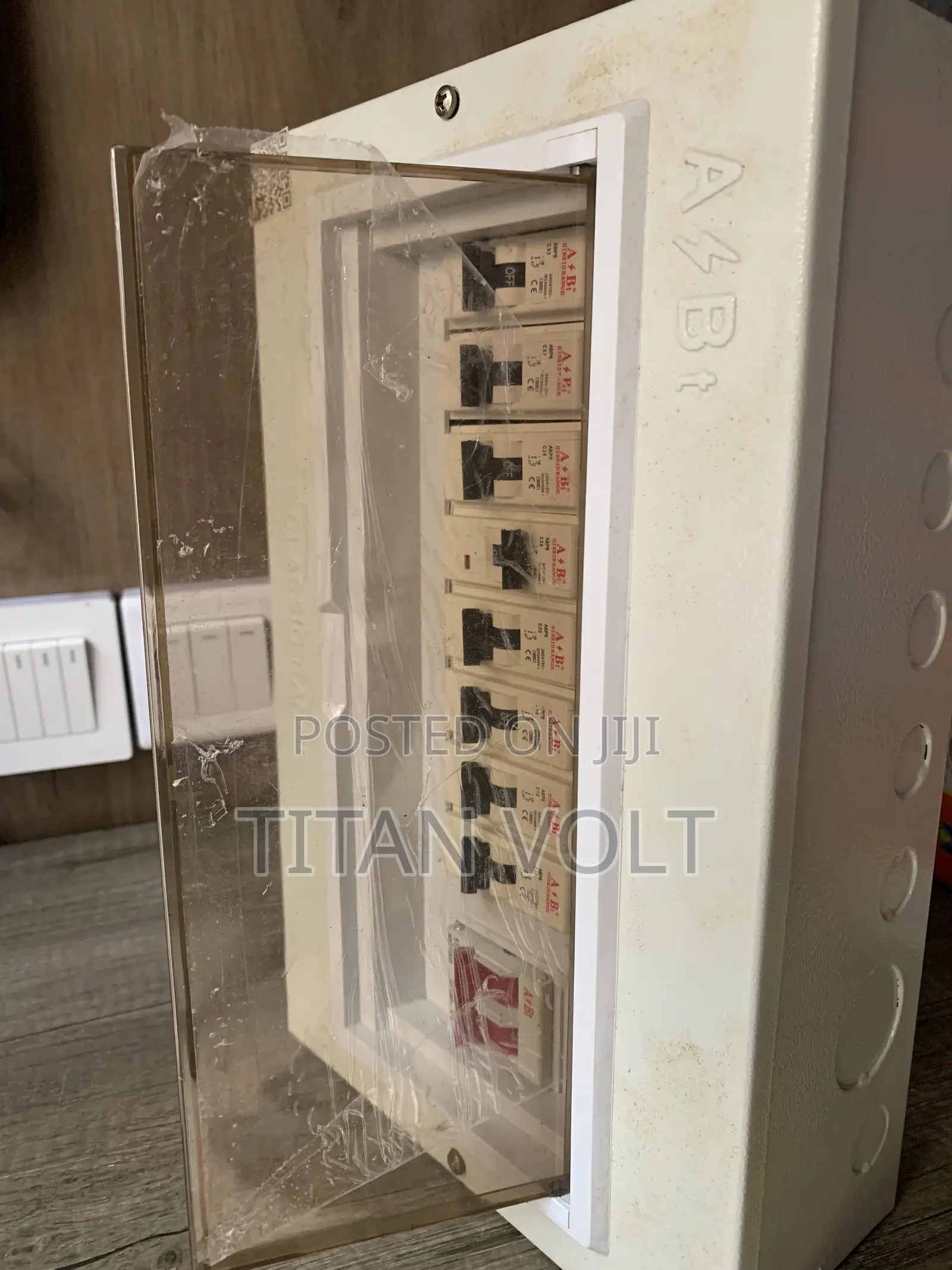 8 Way / 8 Branch Single Phase Distribution Board