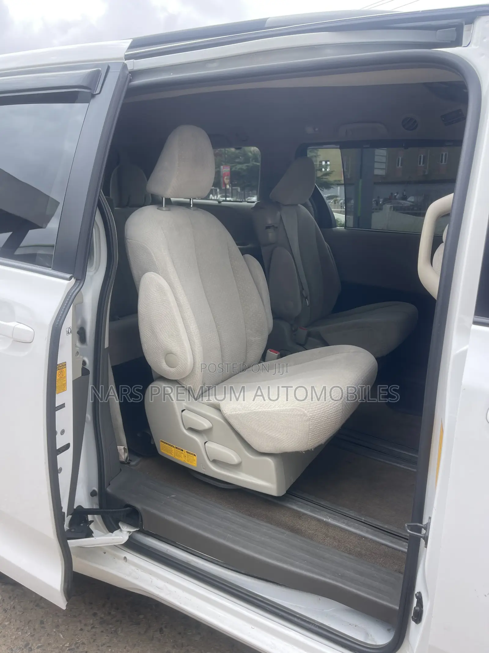 Toyota Sienna LE 8-Passenger 4dr Minivan (3.5L 6cyl 6A) 2014 White