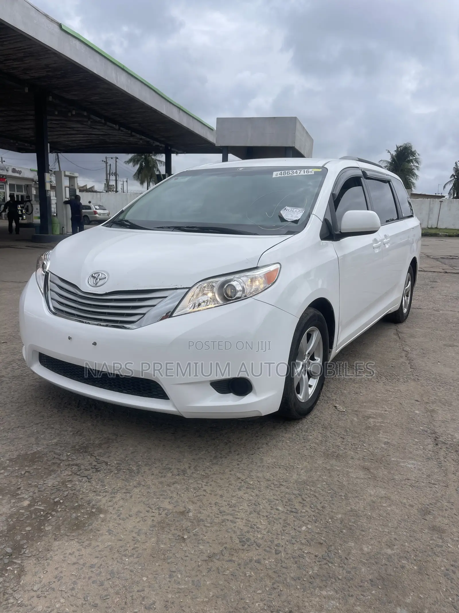Toyota Sienna LE 8-Passenger 4dr Minivan (3.5L 6cyl 6A) 2014 White