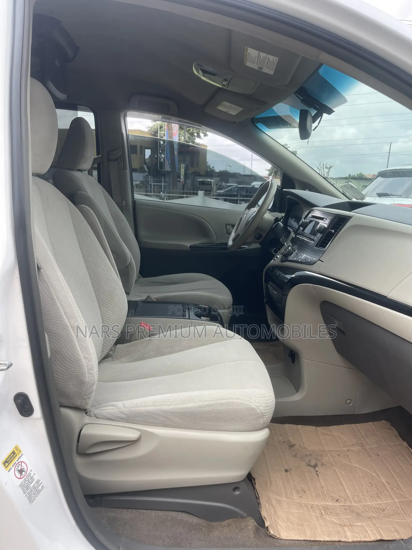 Toyota Sienna LE 8-Passenger 4dr Minivan (3.5L 6cyl 6A) 2014 White