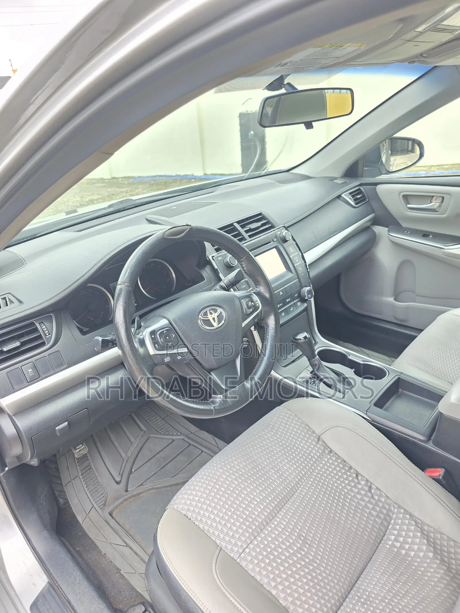 Toyota Camry SE 4dr Sedan (2.5L 4cyl 6A) 2015 Silver