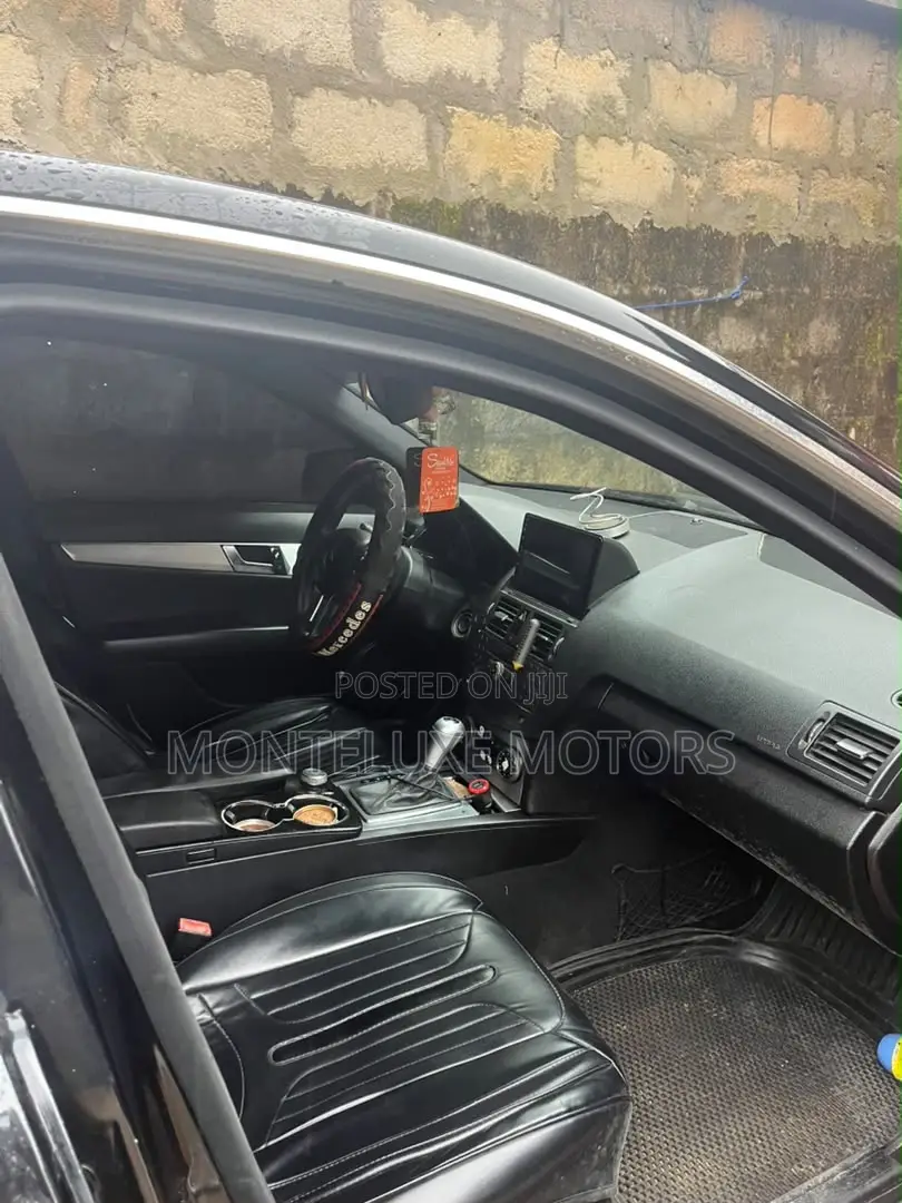 Mercedes-Benz C300 2010 Black