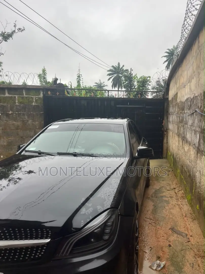 Mercedes-Benz C300 2010 Black