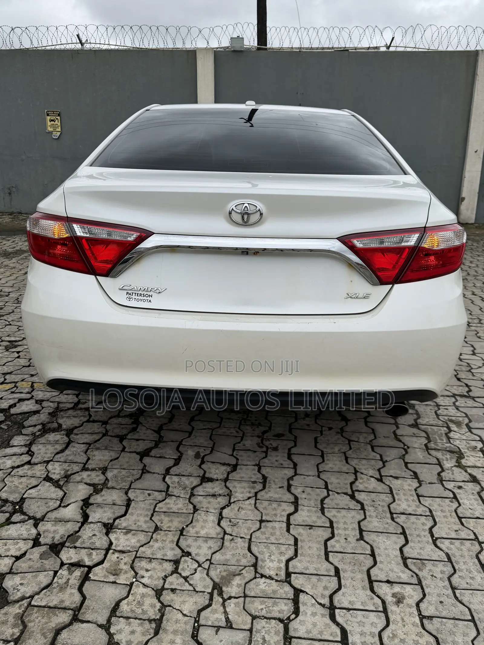Toyota Camry XLE 4dr Sedan (2.5L 4cyl 6A) 2015 White