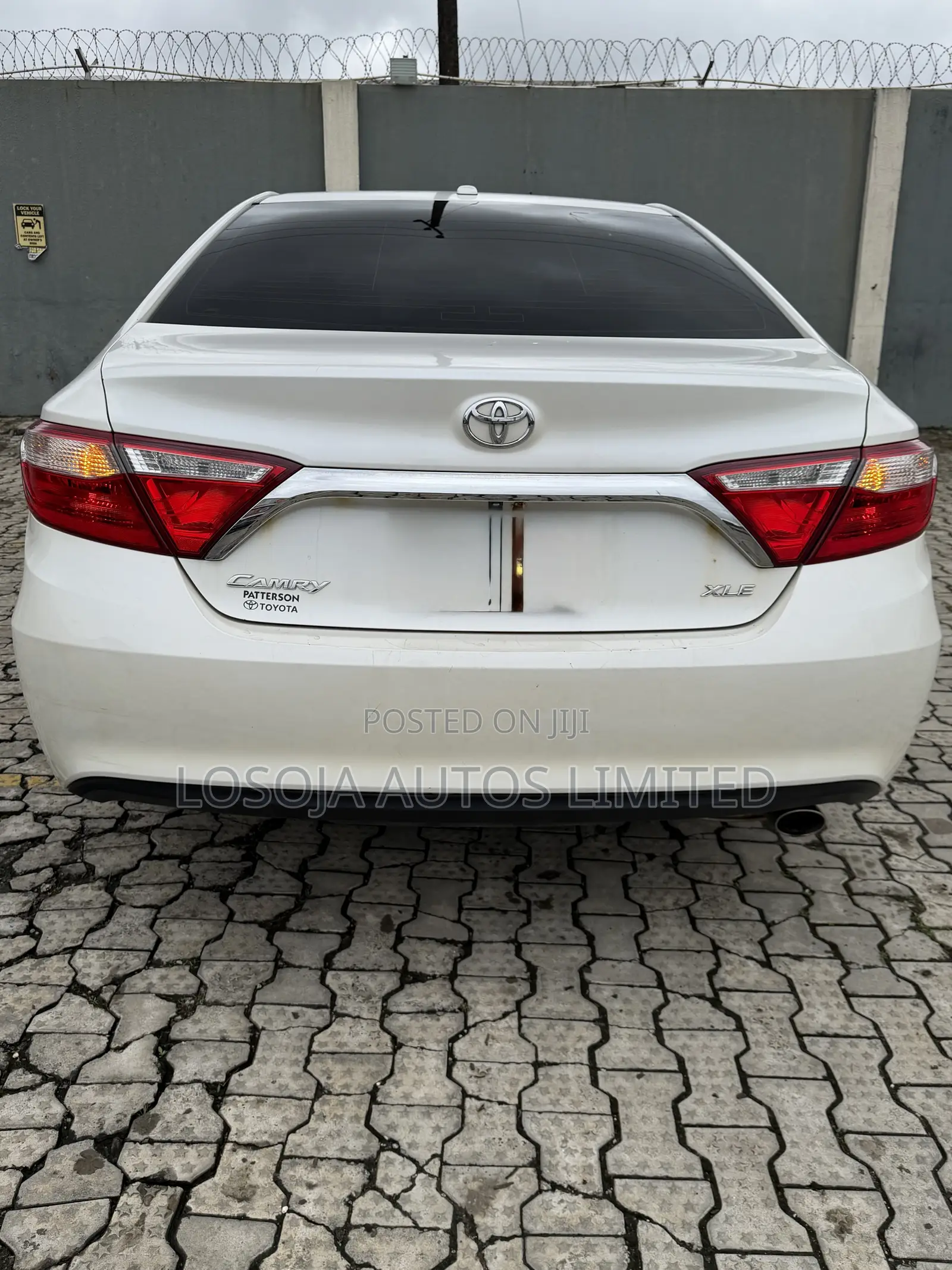 Toyota Camry XLE 4dr Sedan (2.5L 4cyl 6A) 2015 White